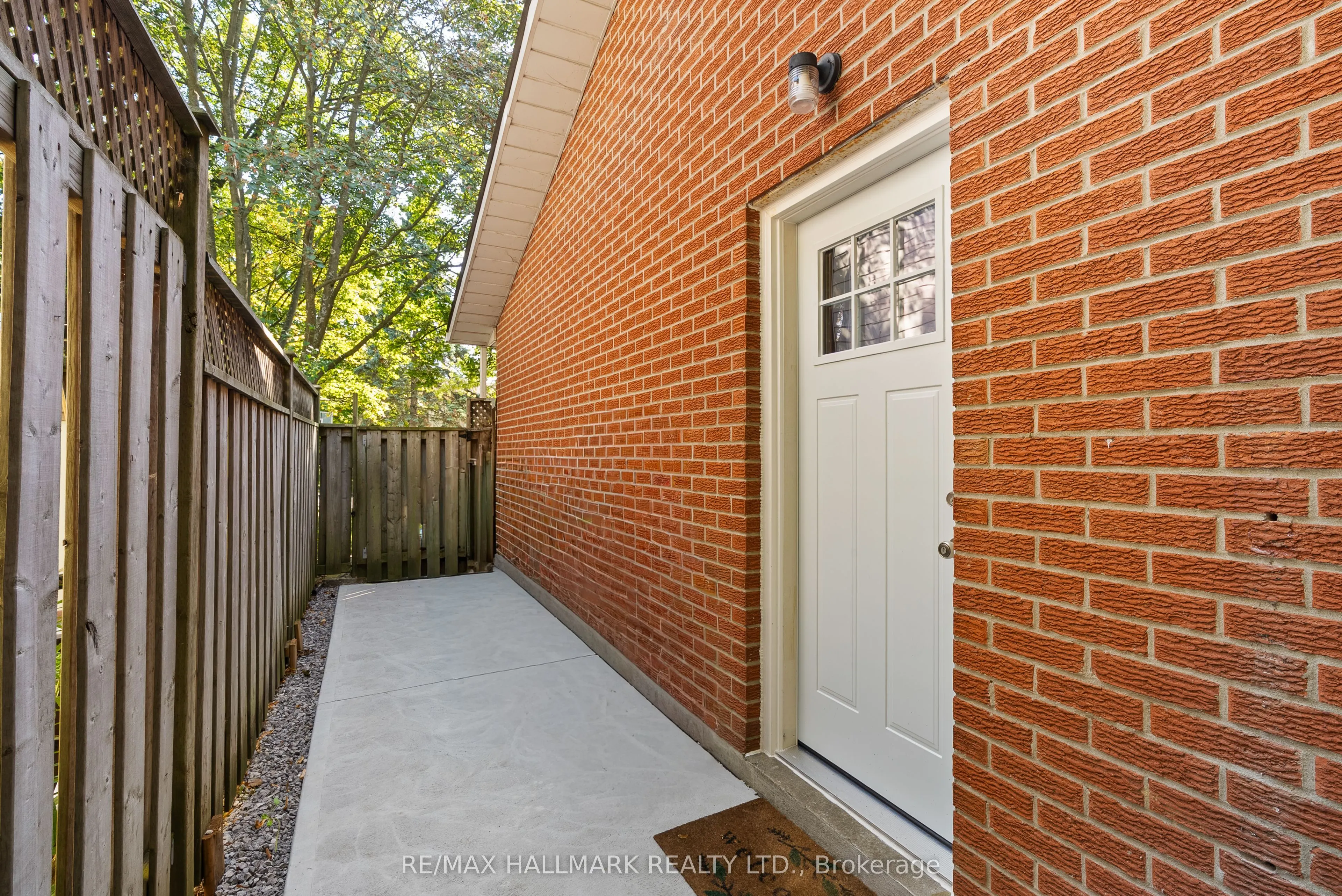 65 Tudor Glen Crescent