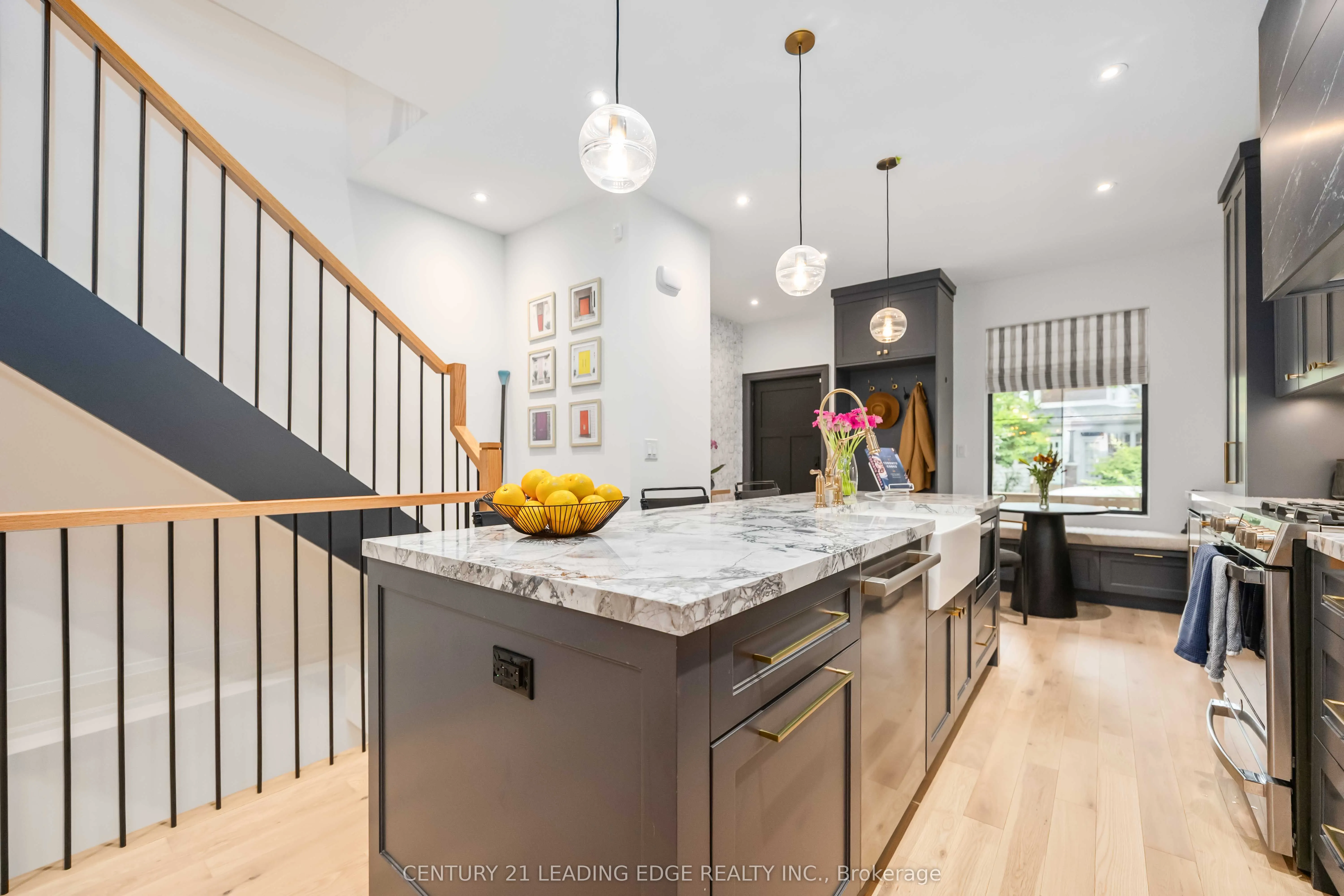 37 BERTMOUNT Avenue