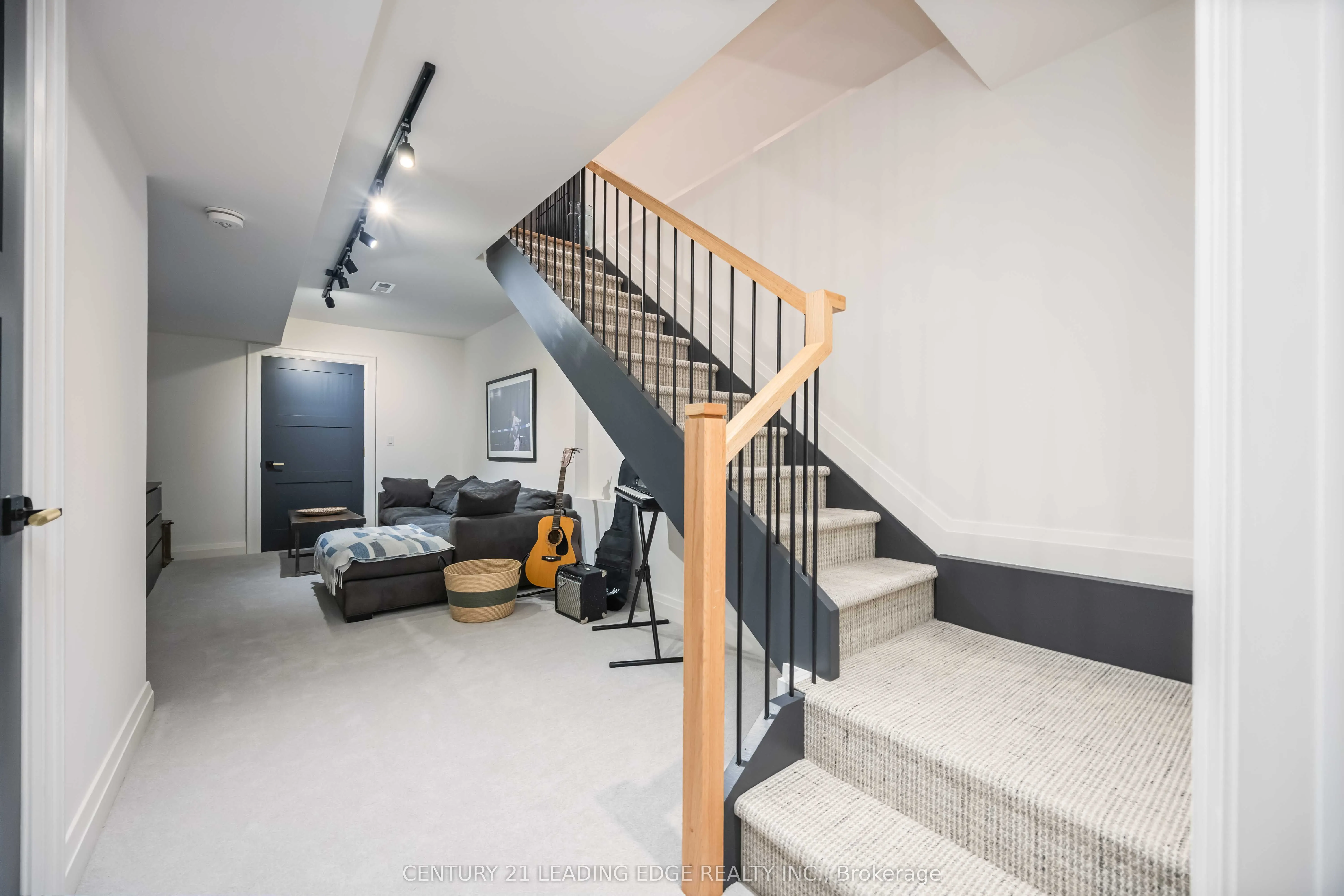 37 BERTMOUNT Avenue