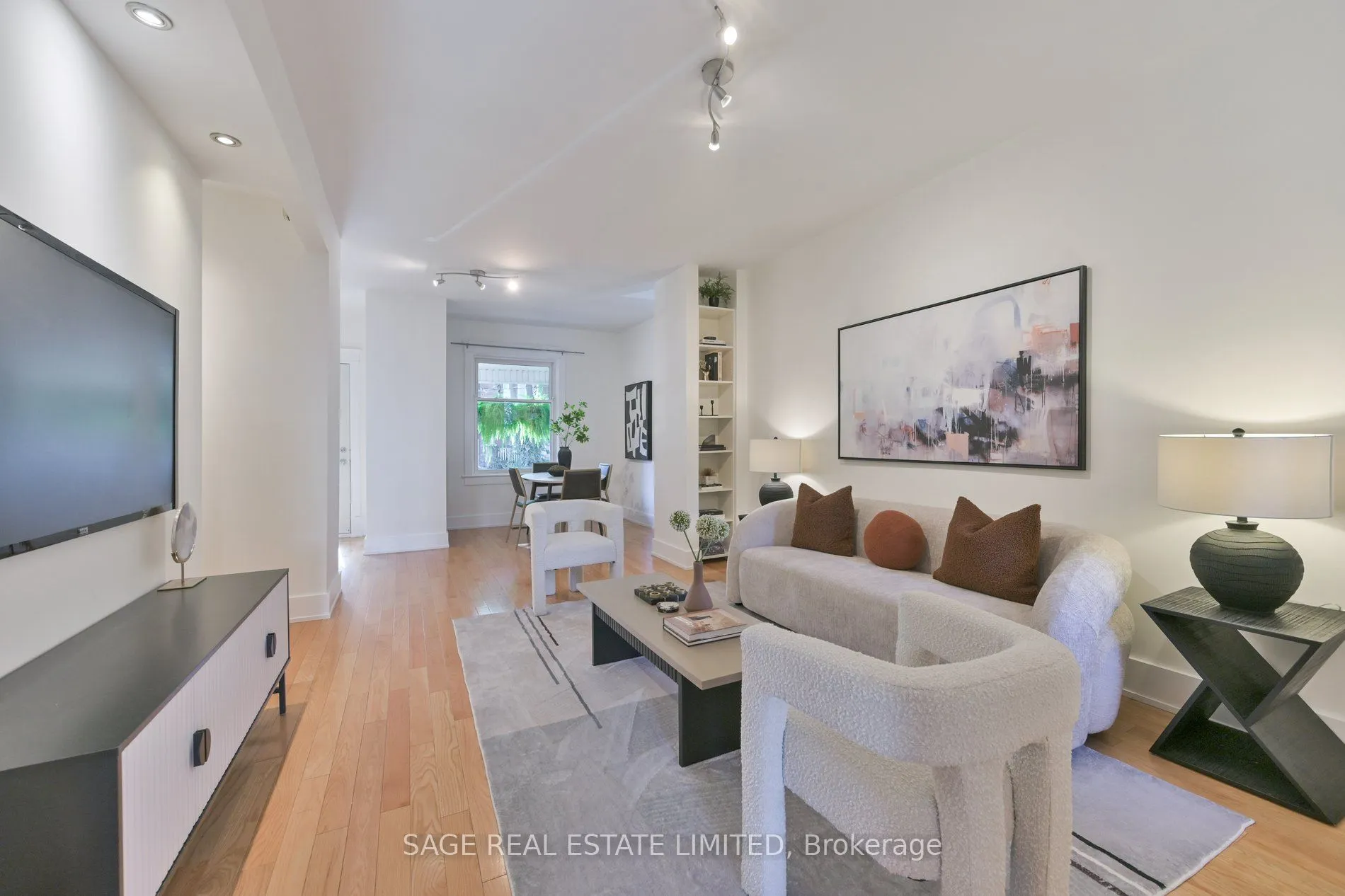 81 Empire Avenue