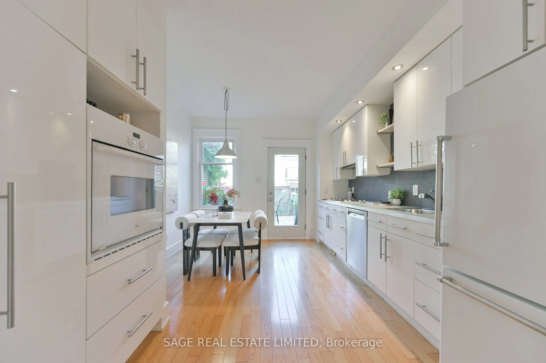 81 Empire Avenue