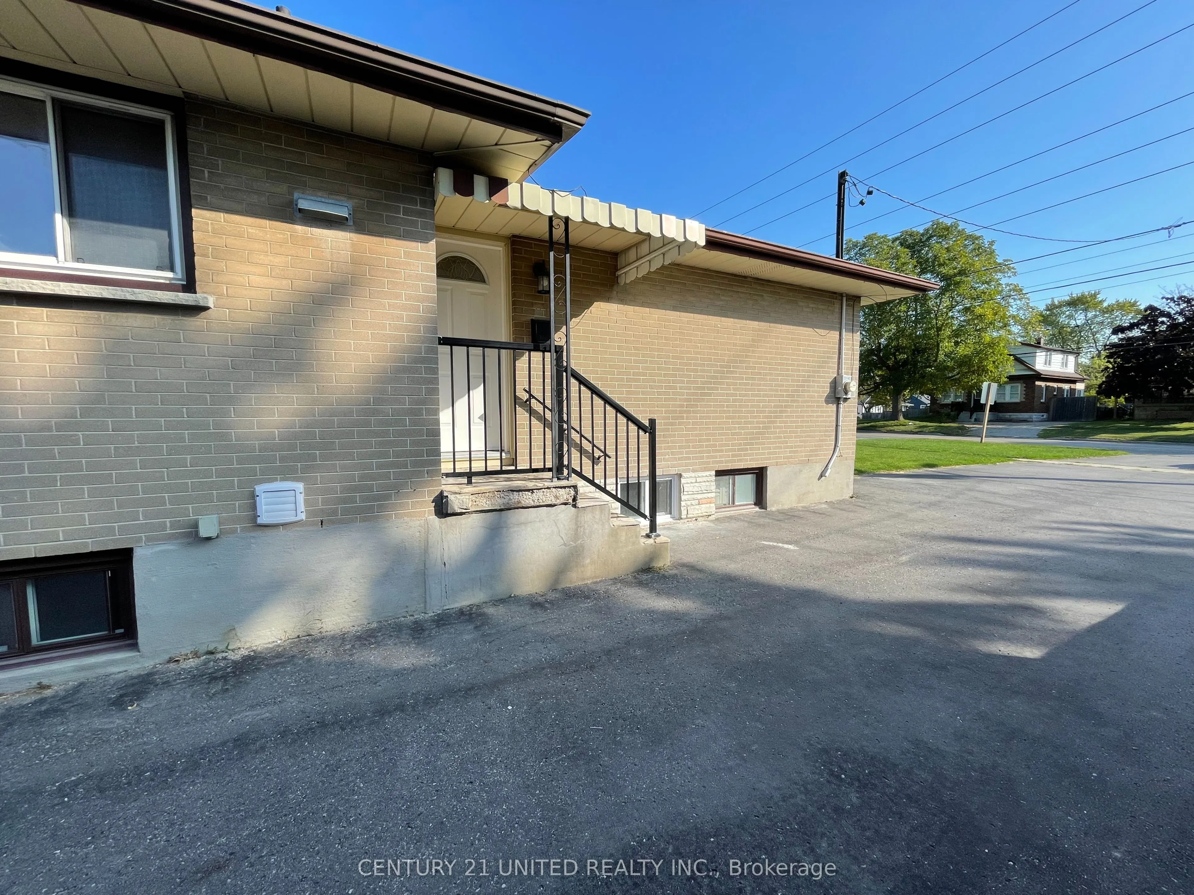 334 Stevenson Road N, #Upper