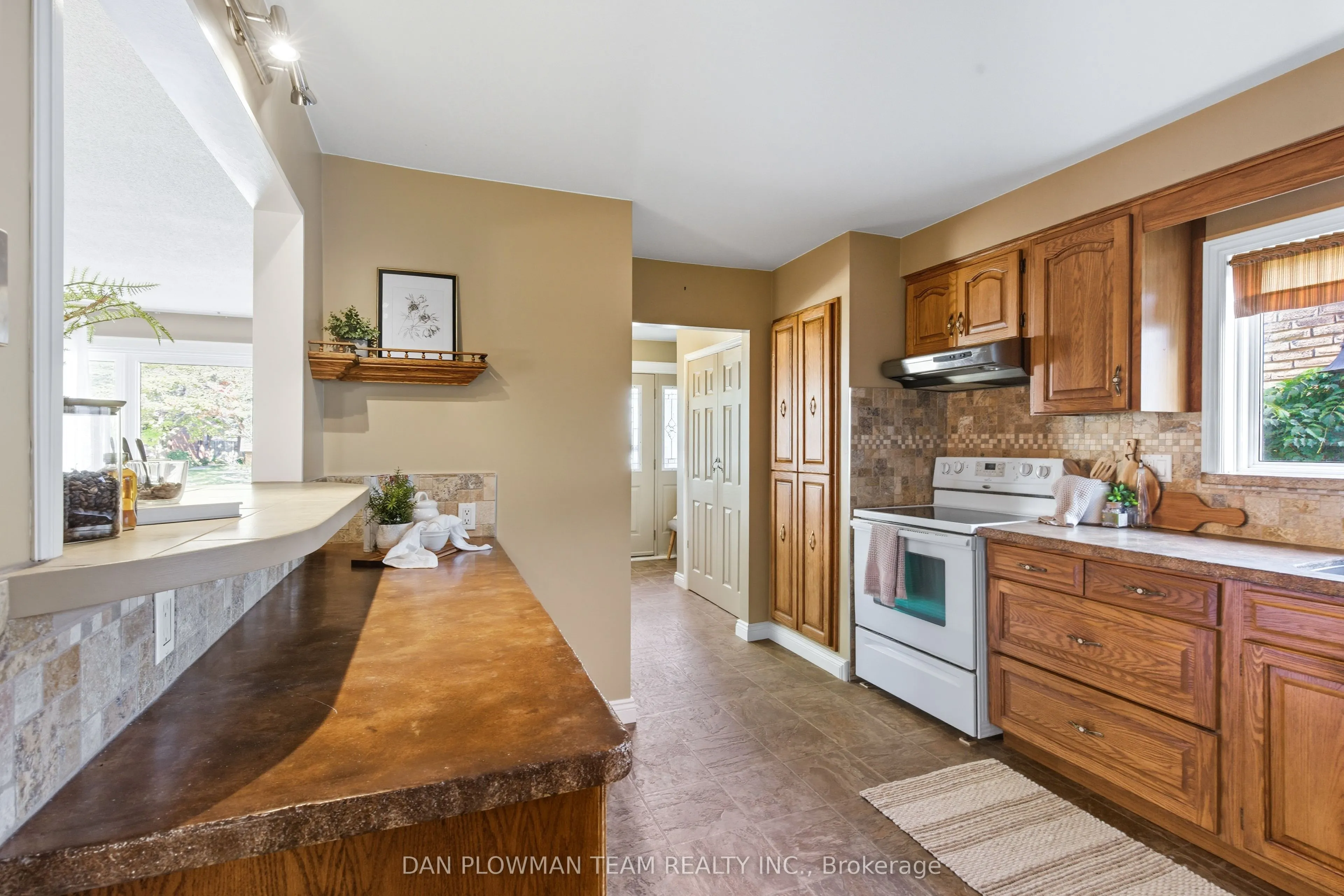248 Keewatin Street S