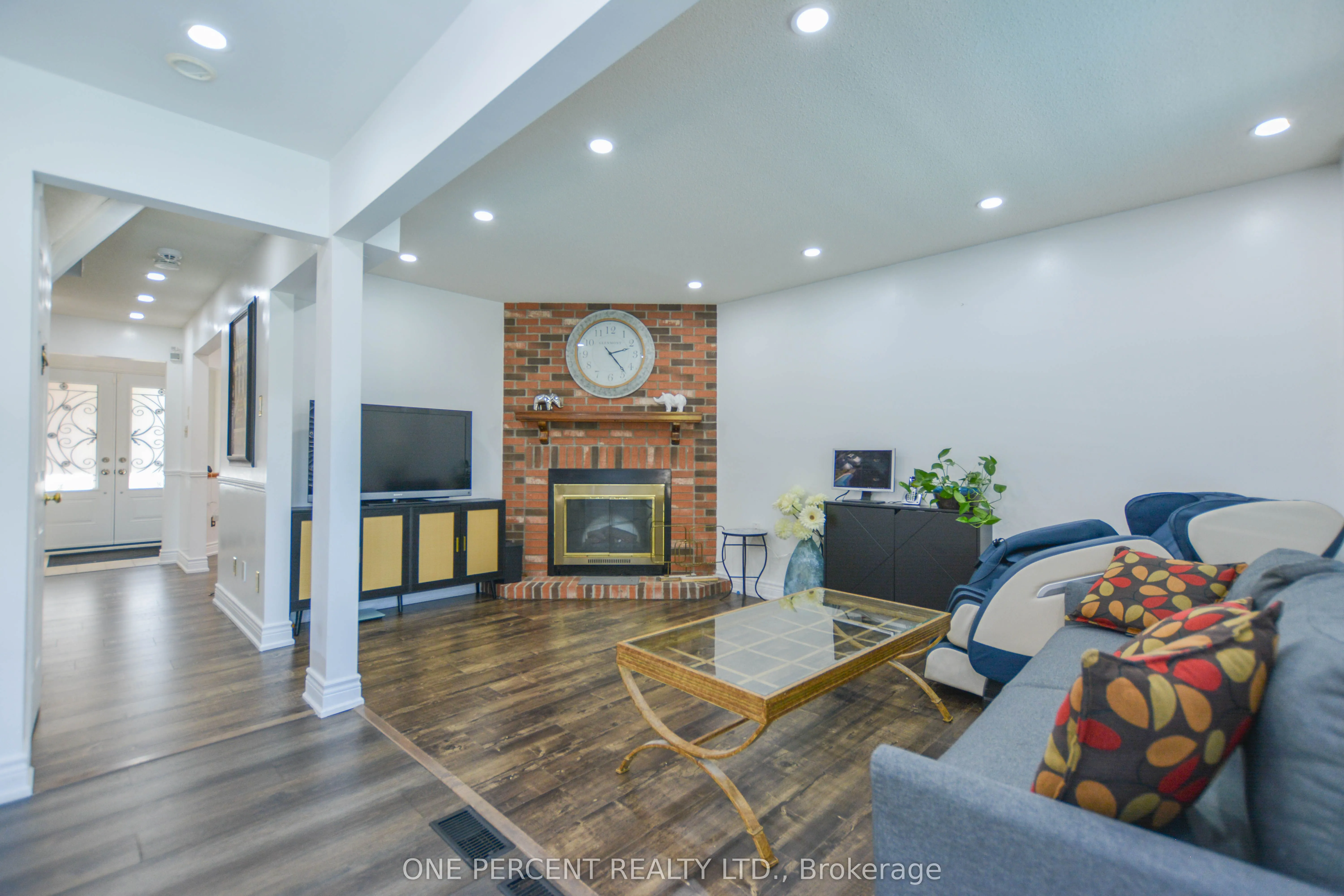 1778 Silverthorn Square