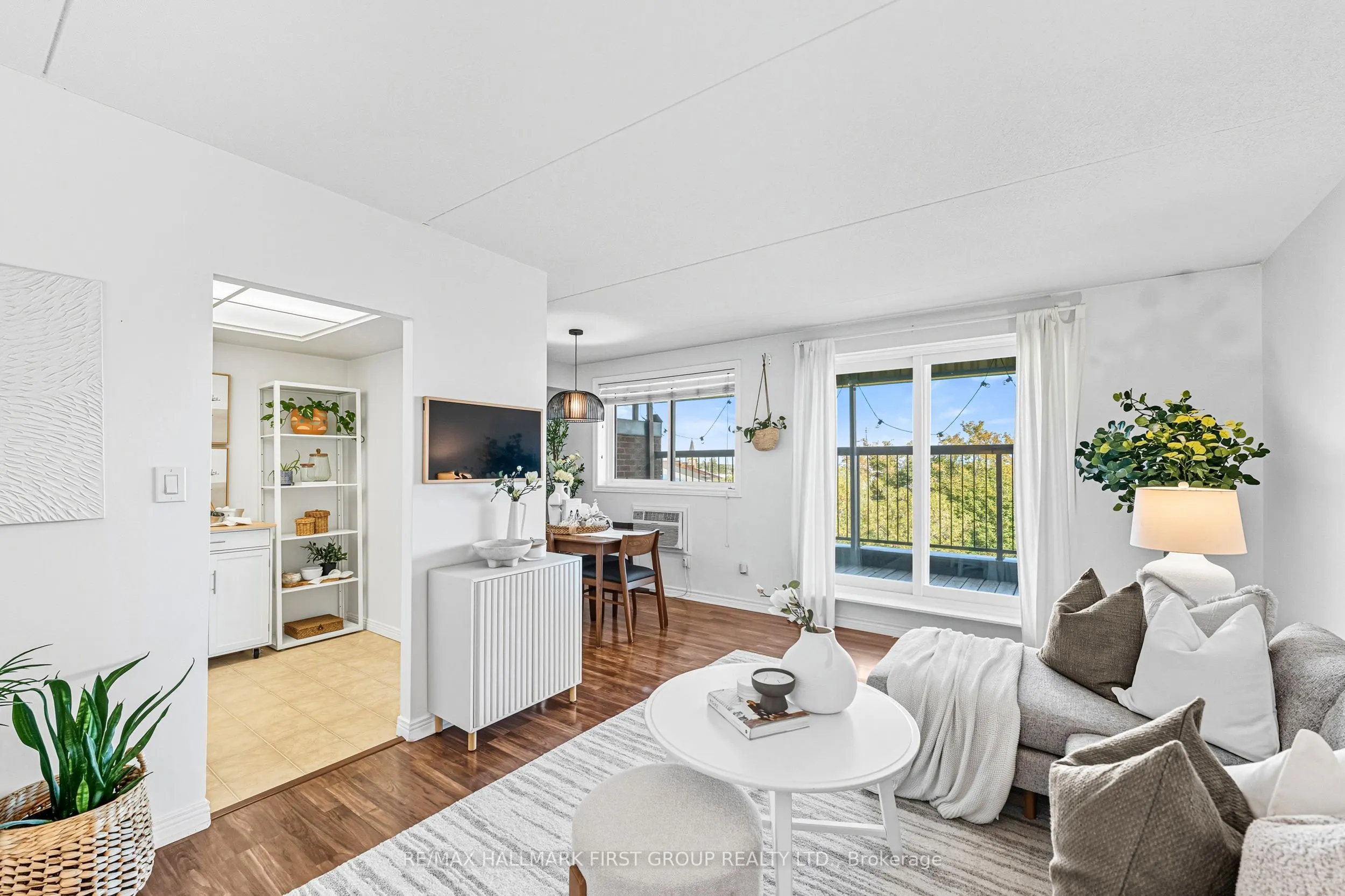 144 Queen Street, #604