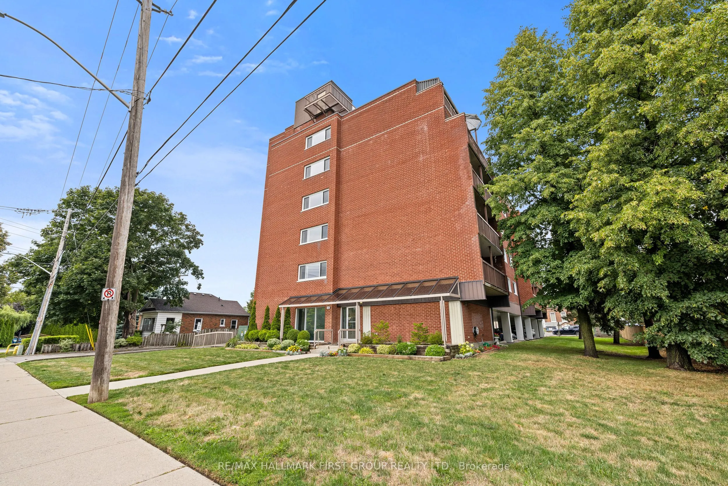 144 Queen Street, #604