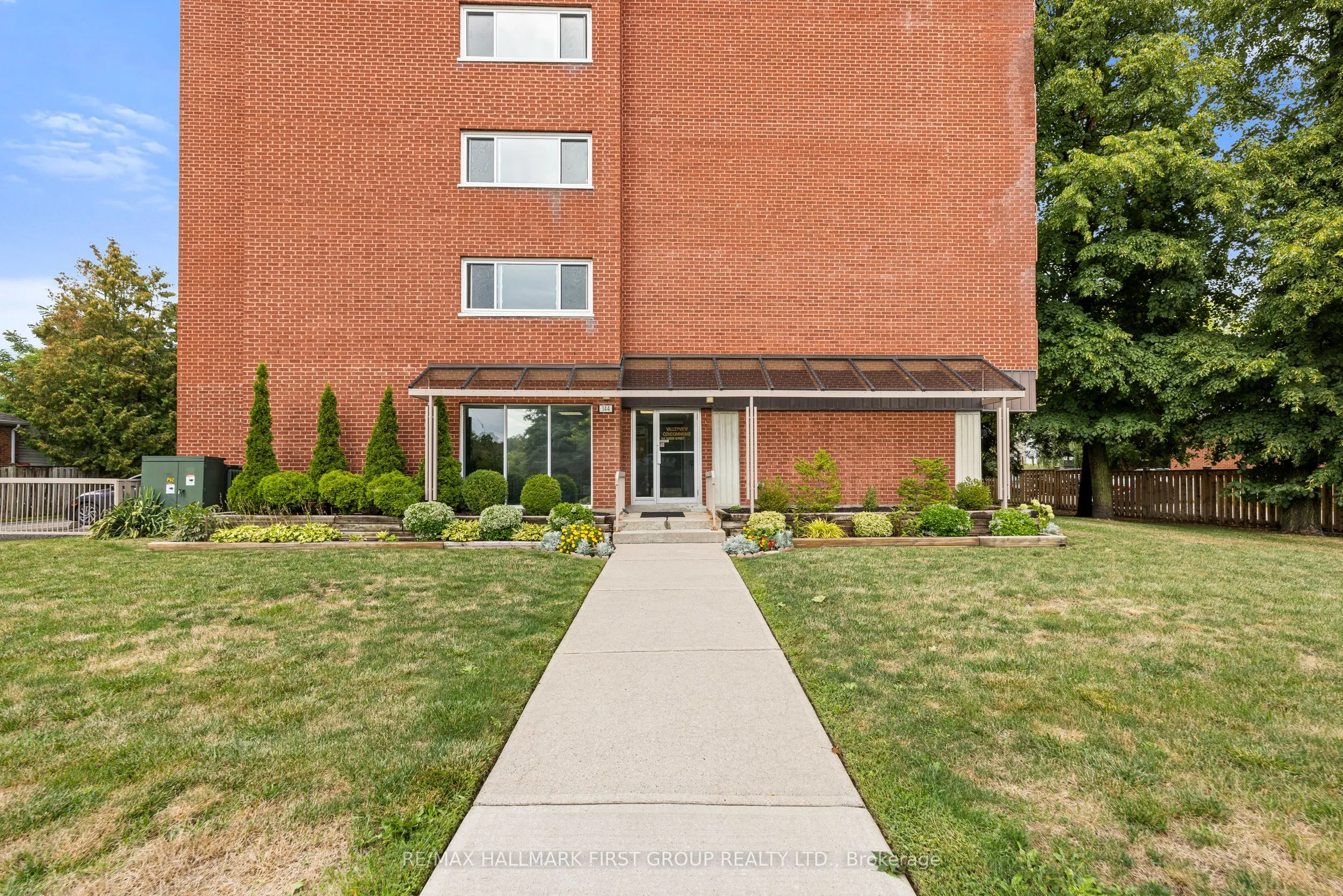 144 Queen Street, #604
