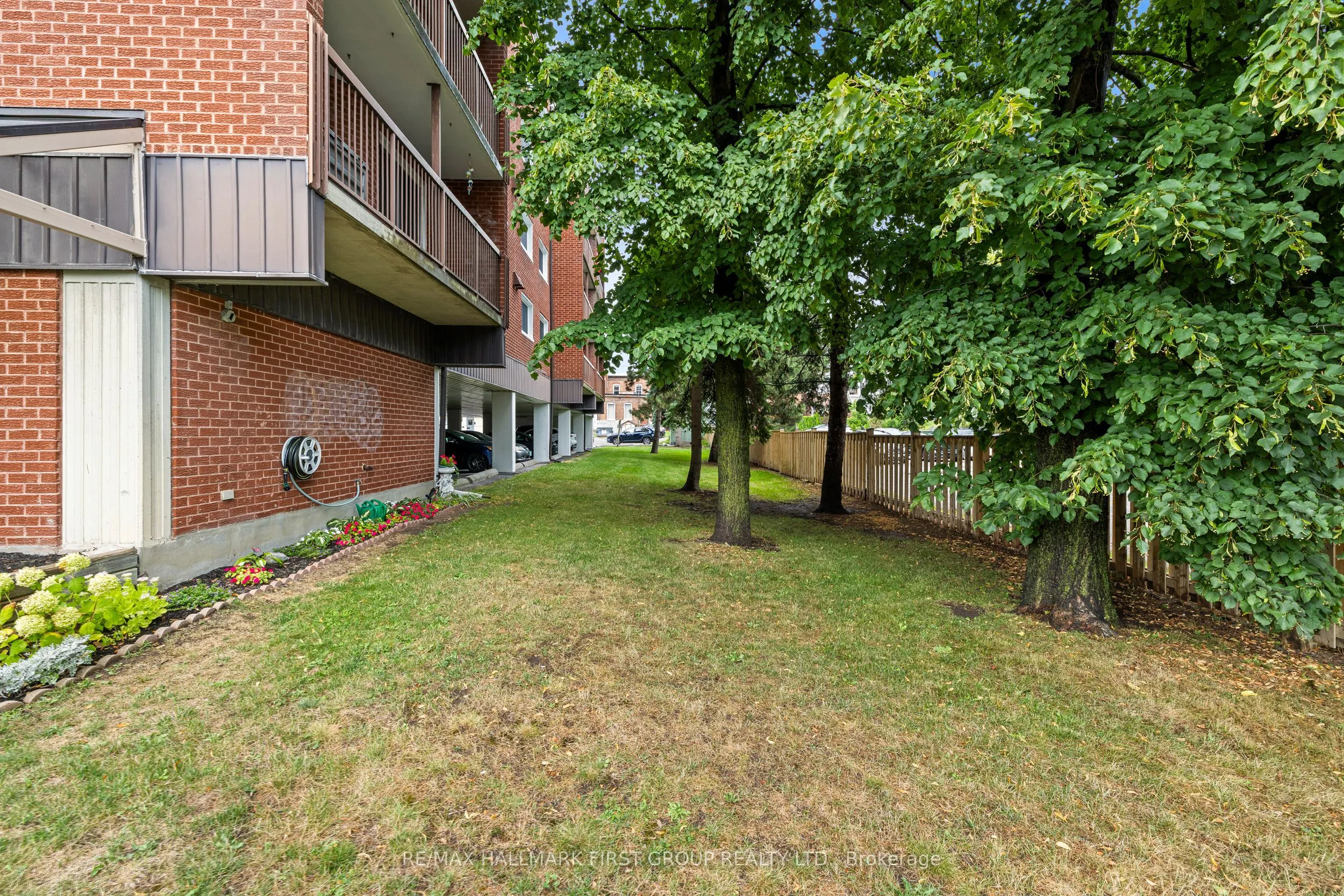 144 Queen Street, #604