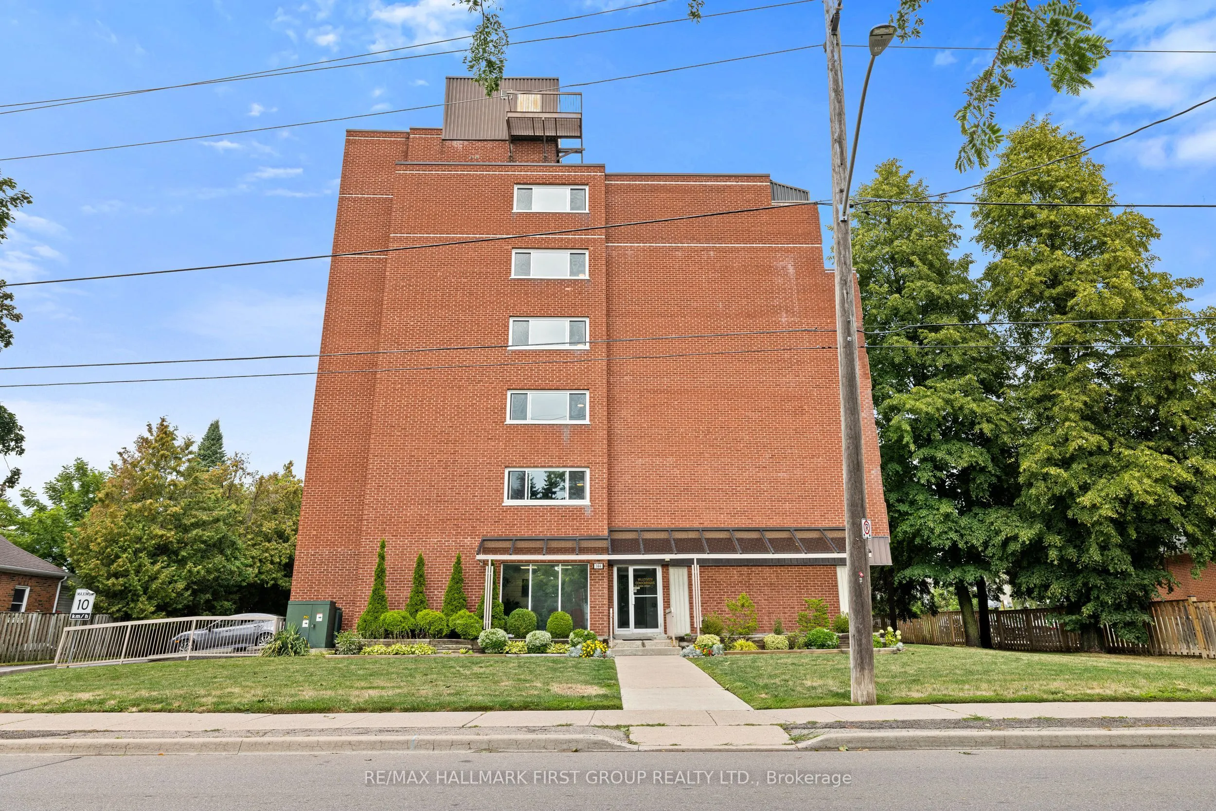 144 Queen Street, #604