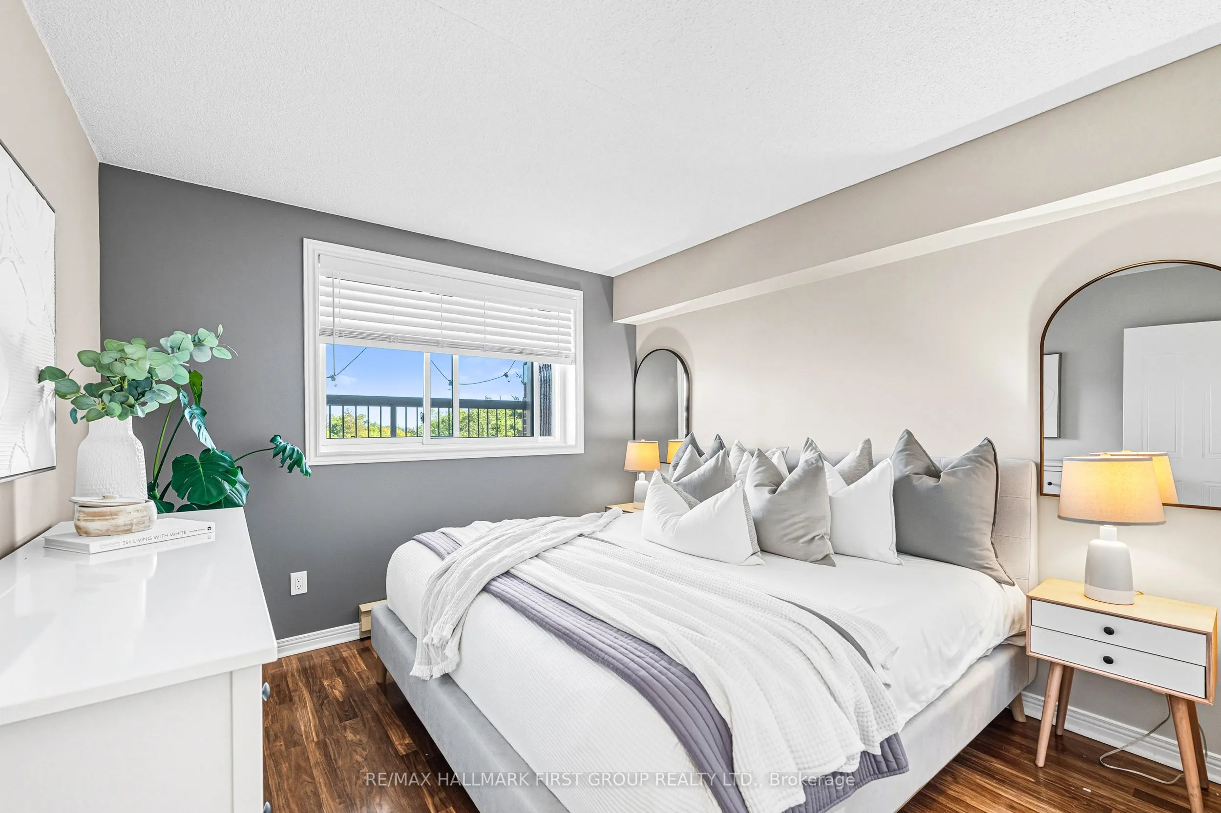 144 Queen Street, #604