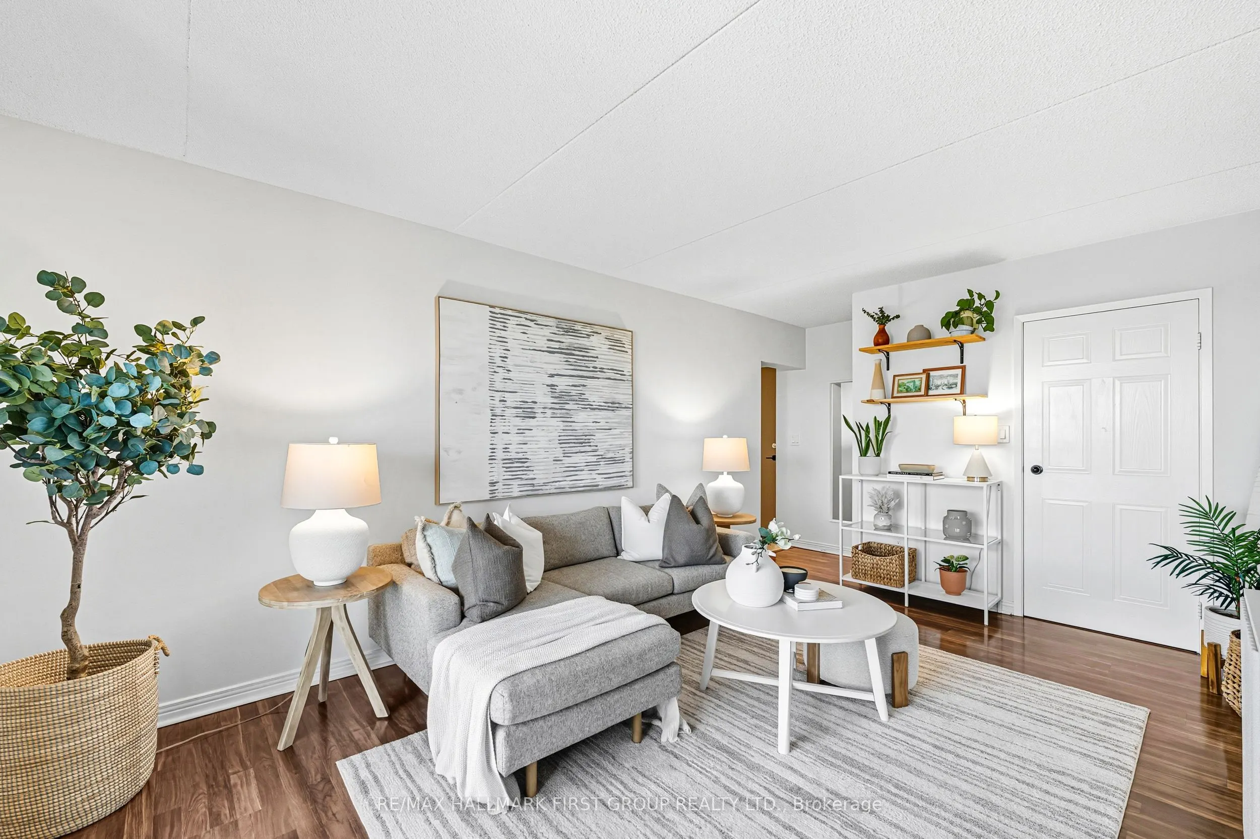 144 Queen Street, #604