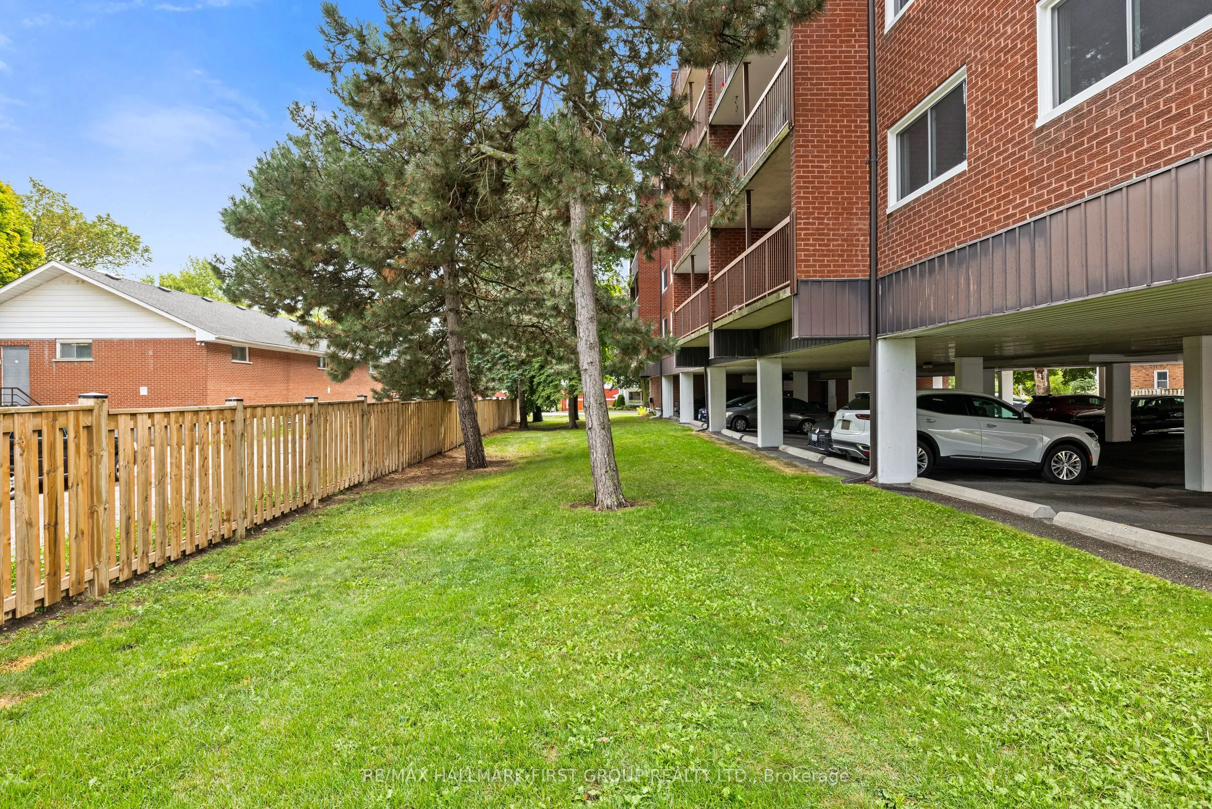 144 Queen Street, #604