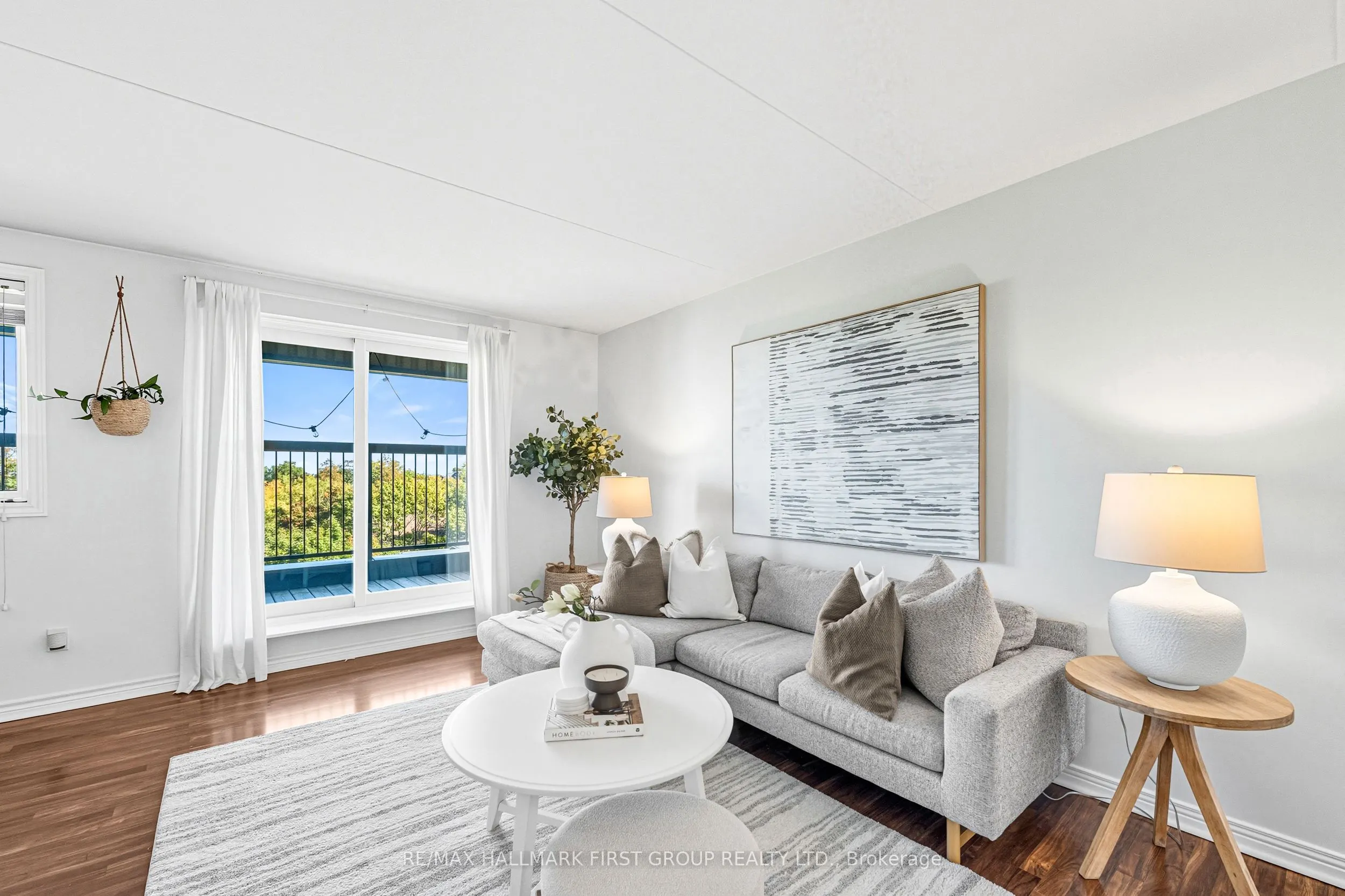144 Queen Street, #604