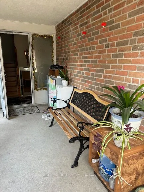 334 Chester Le Boulevard, #Main