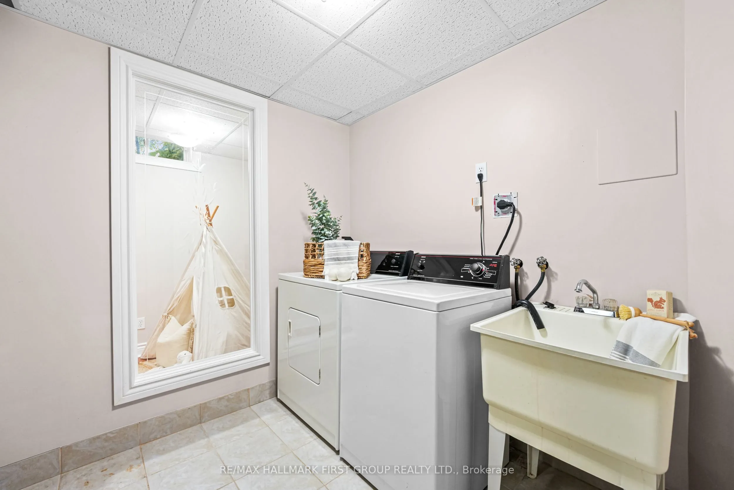 50 Stagemaster Crescent