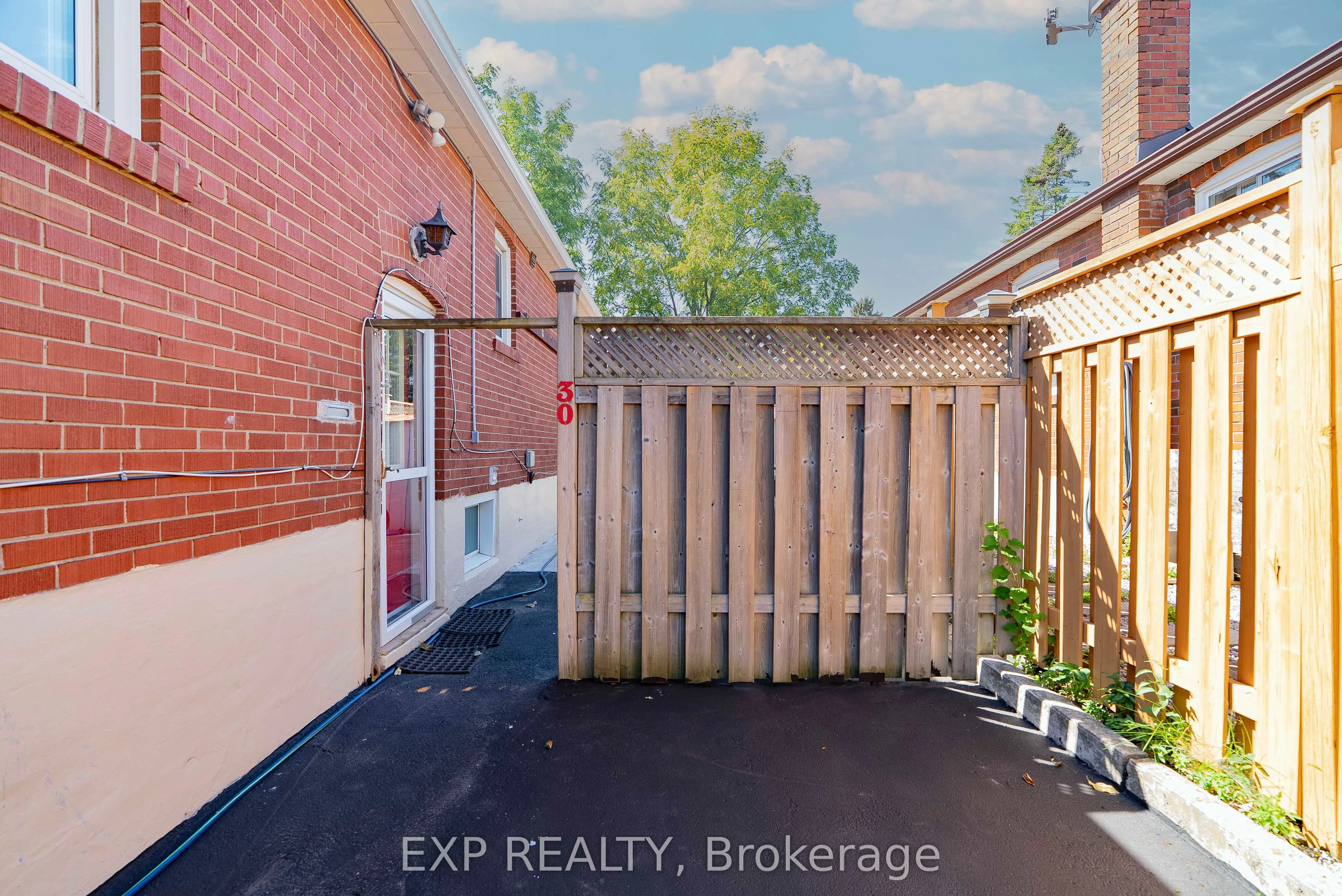 30 Ronway Crescent