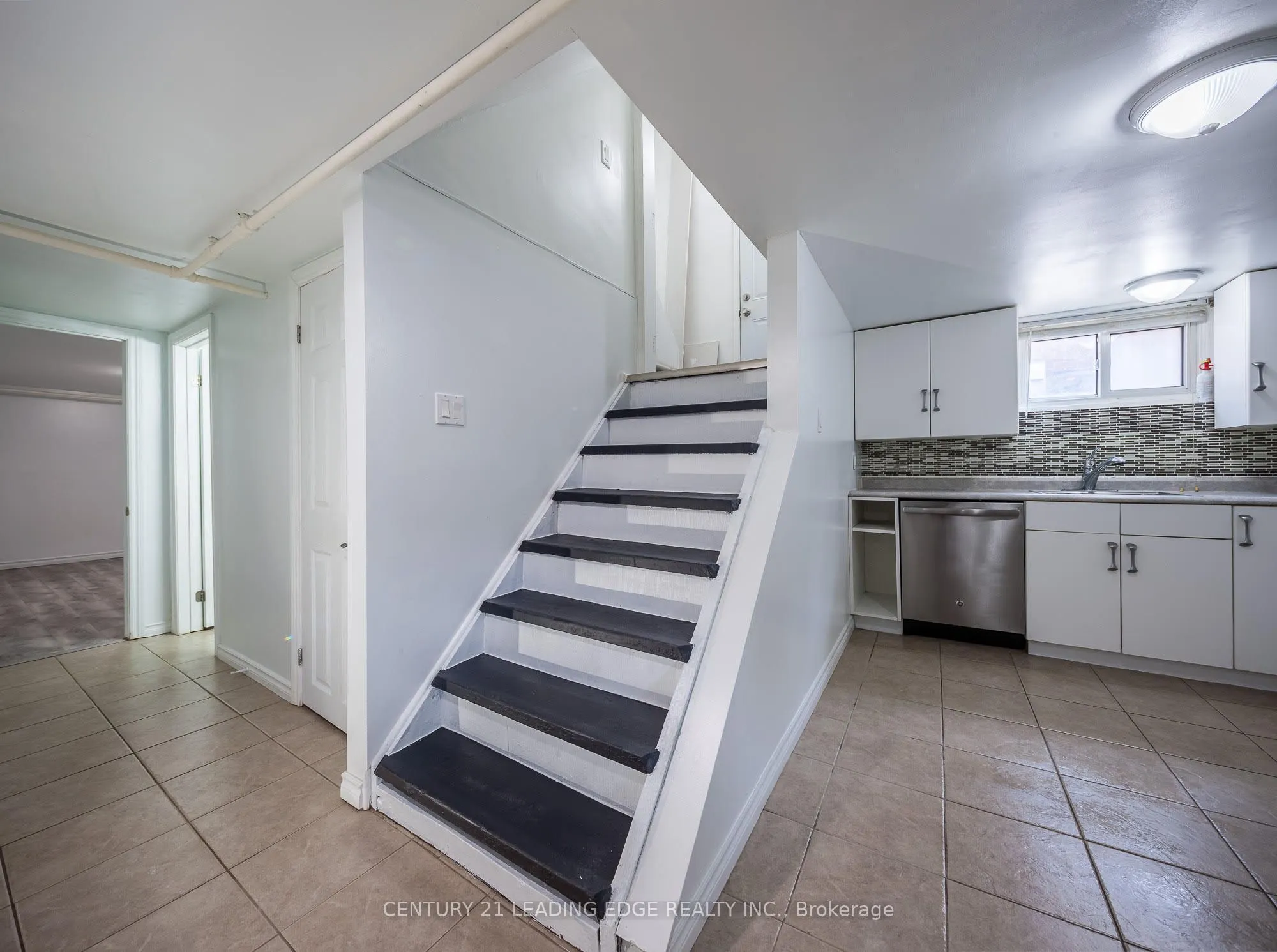 84 CENTRAL PARK Boulevard N, #LOWER