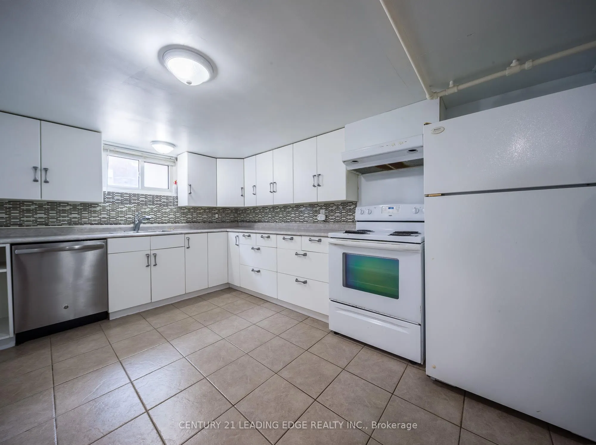 84 CENTRAL PARK Boulevard N, #LOWER