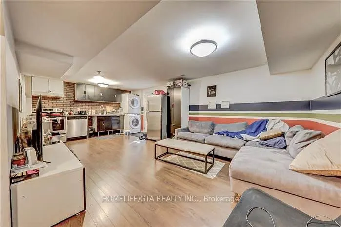 27 Sugarbush Square