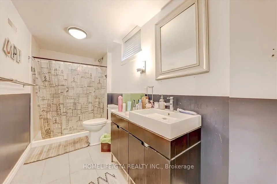 27 Sugarbush Square