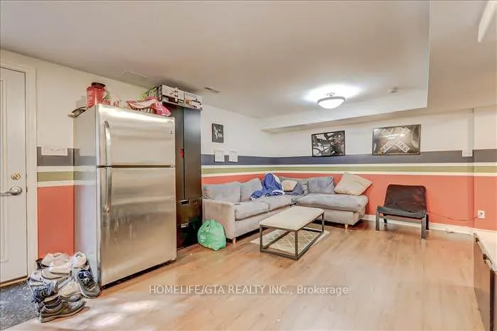 27 Sugarbush Square