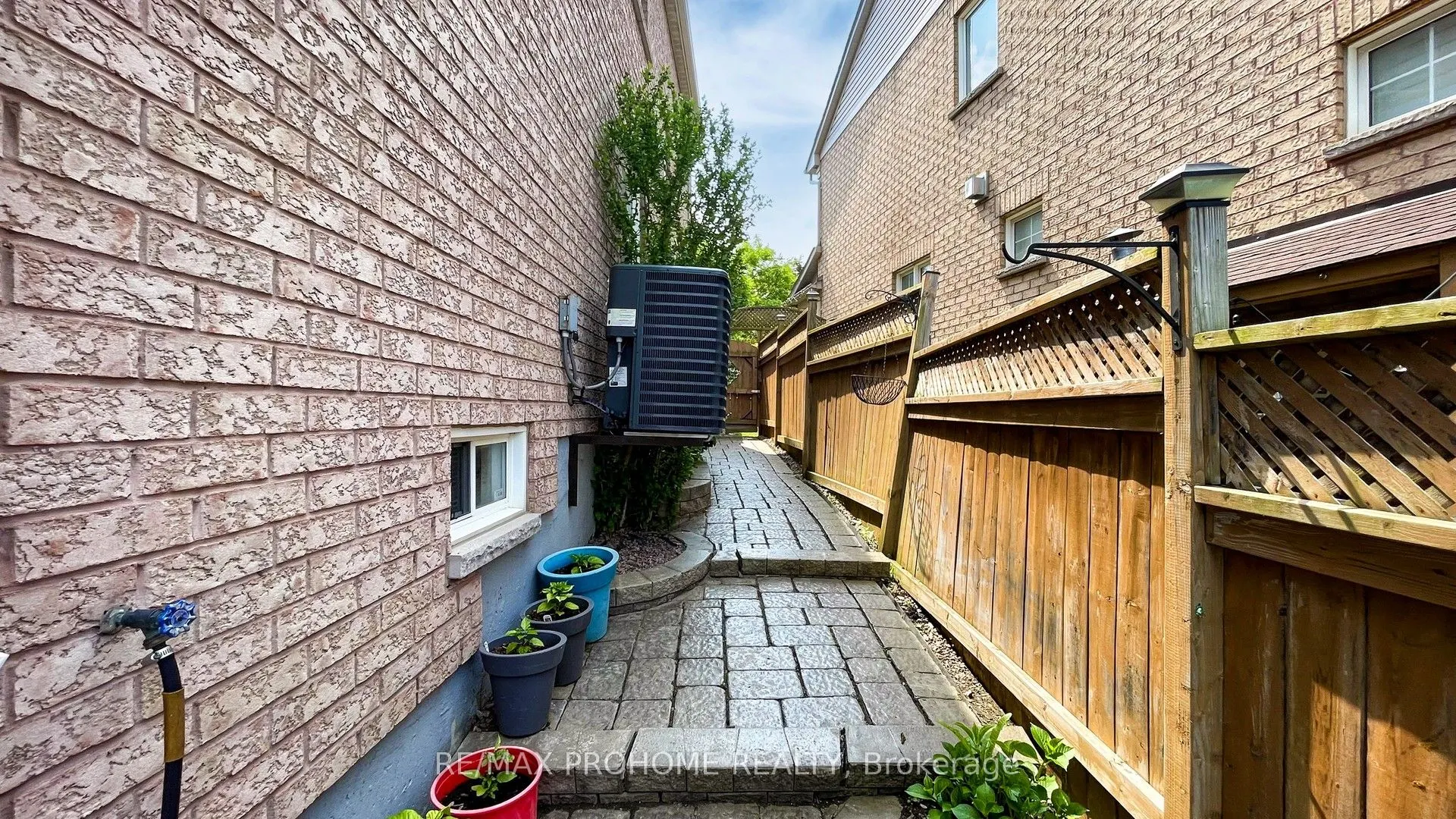 64 Grainger Crescent