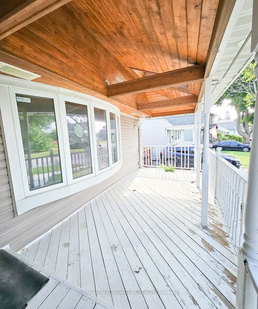 33 Woodhouse Crescent