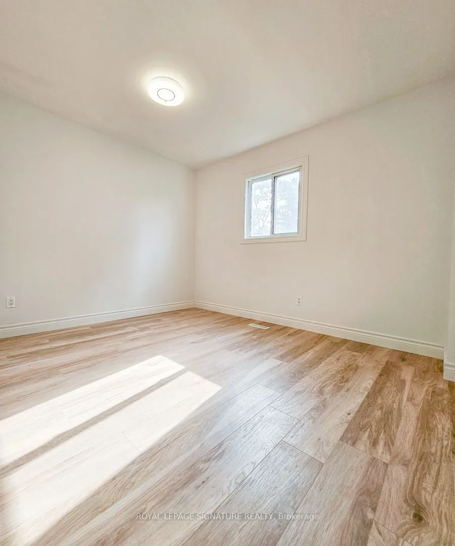 33 Woodhouse Crescent