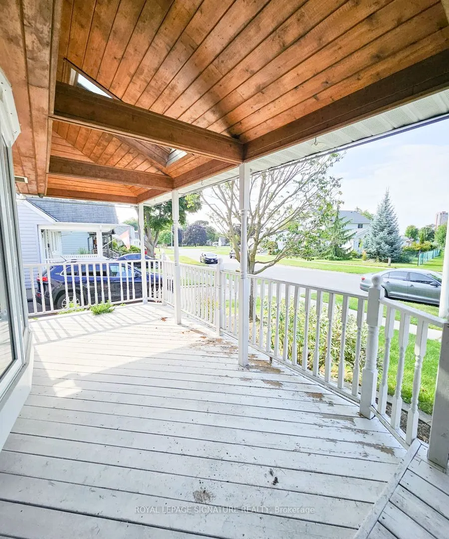 33 Woodhouse Crescent