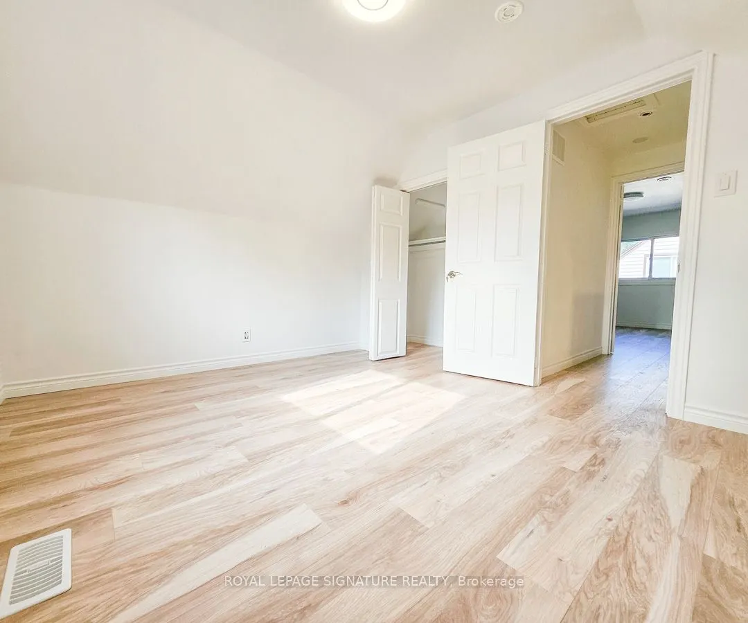 33 Woodhouse Crescent
