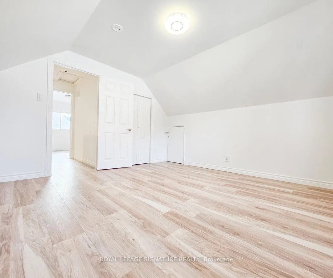 33 Woodhouse Crescent