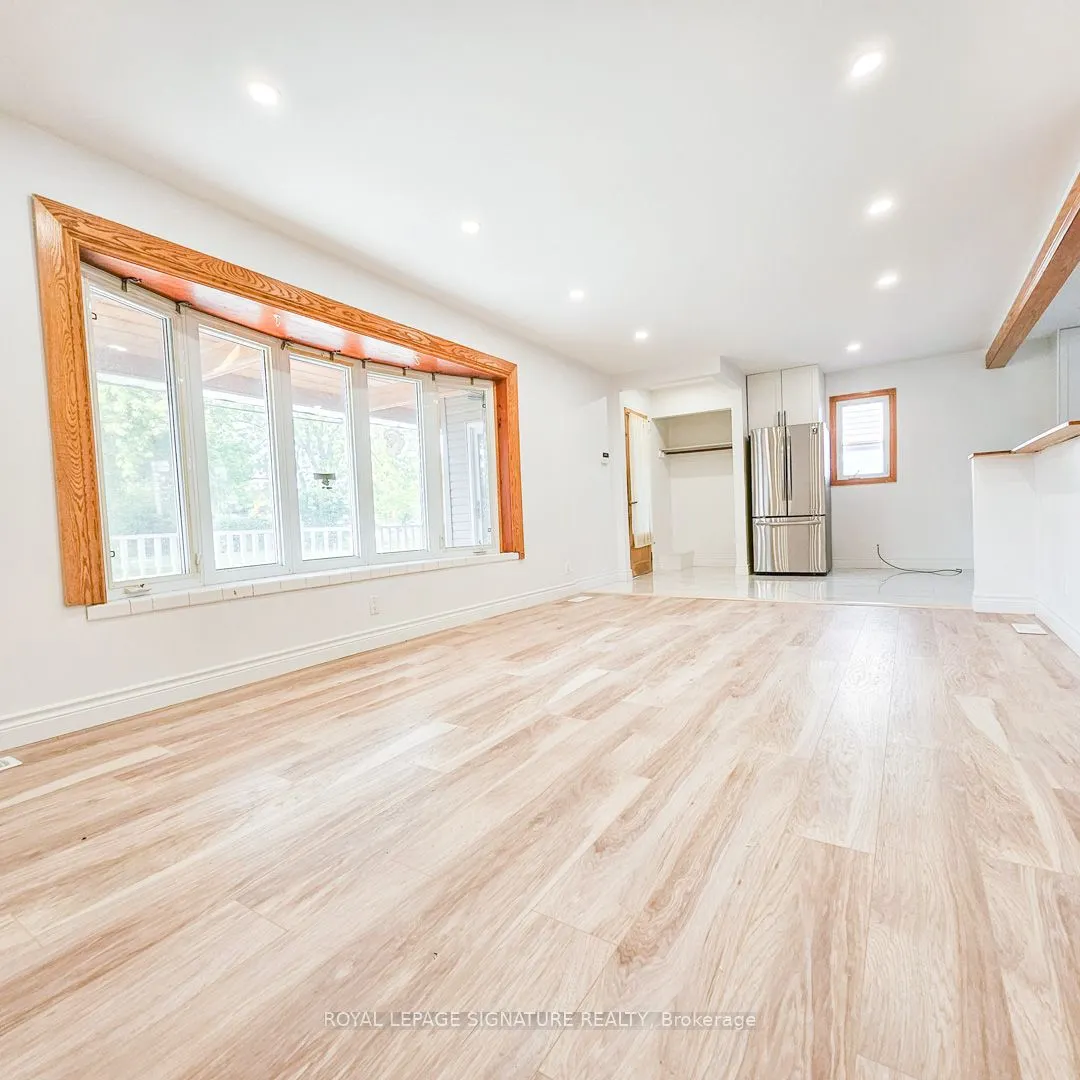 33 Woodhouse Crescent