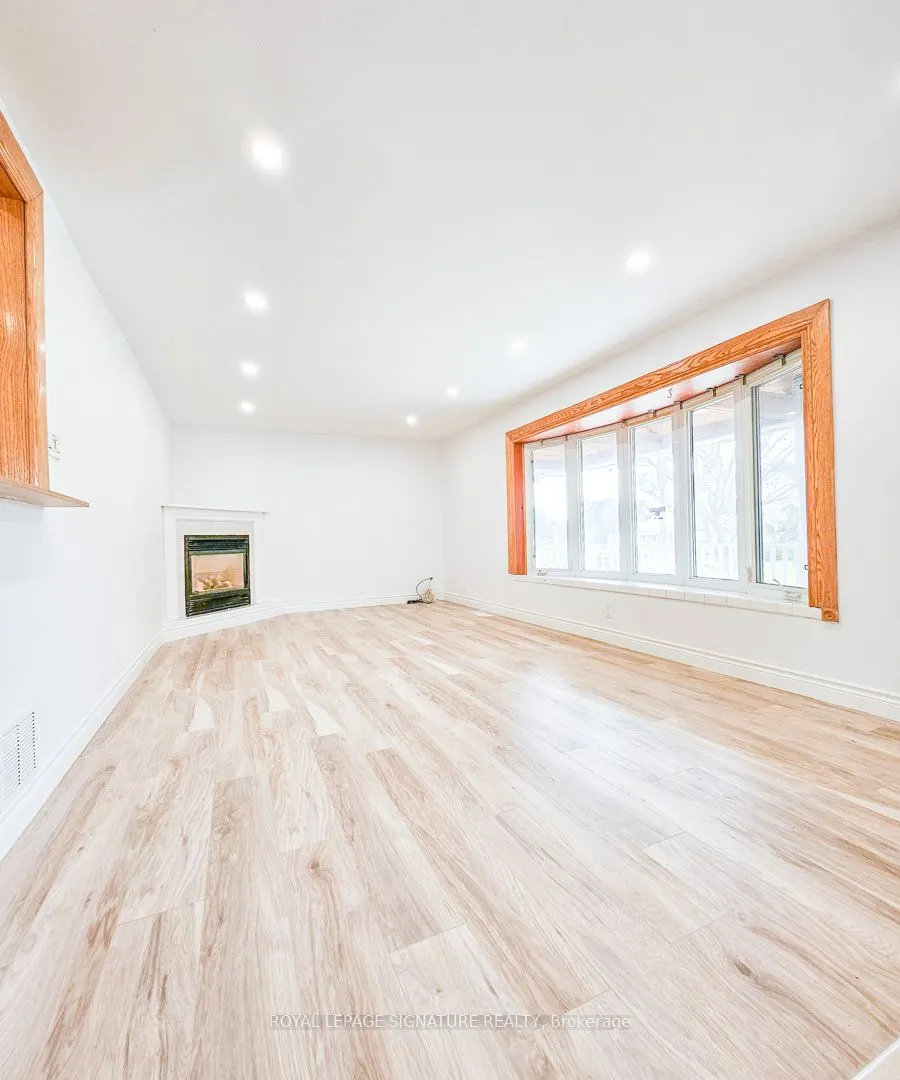 33 Woodhouse Crescent