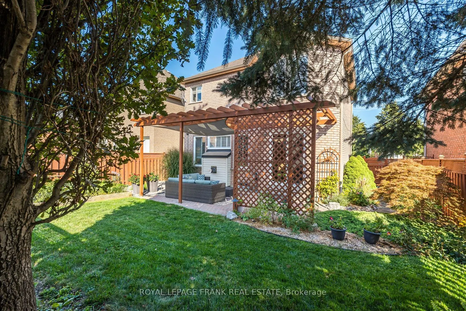 174 Thicket Crescent
