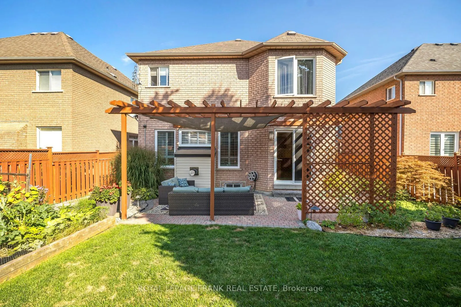 174 Thicket Crescent
