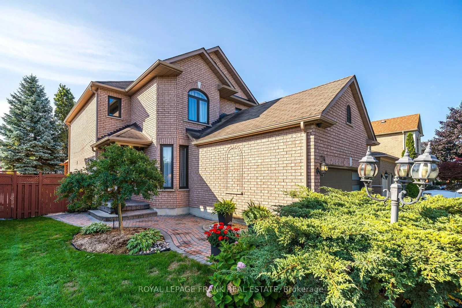 174 Thicket Crescent