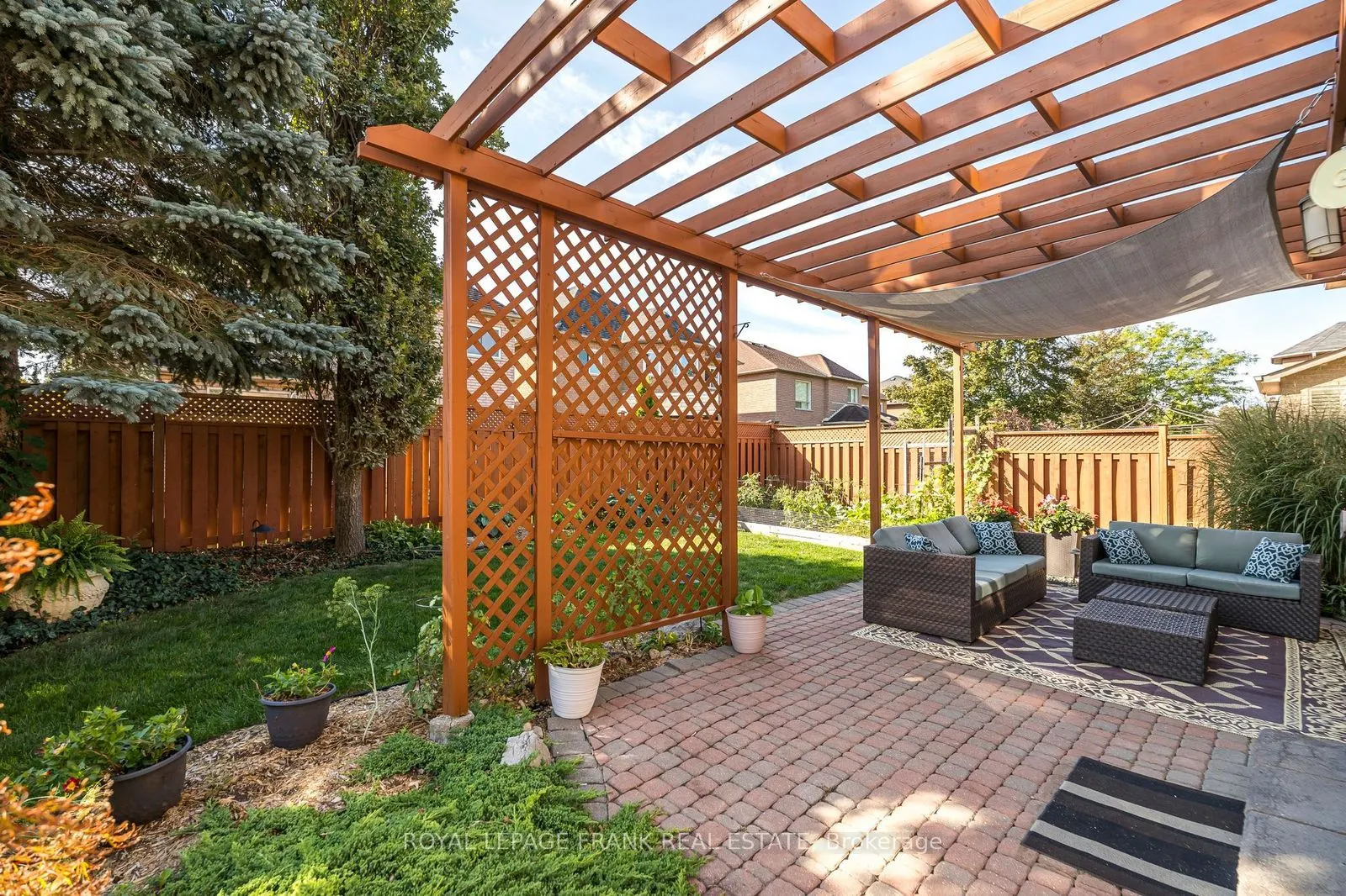 174 Thicket Crescent
