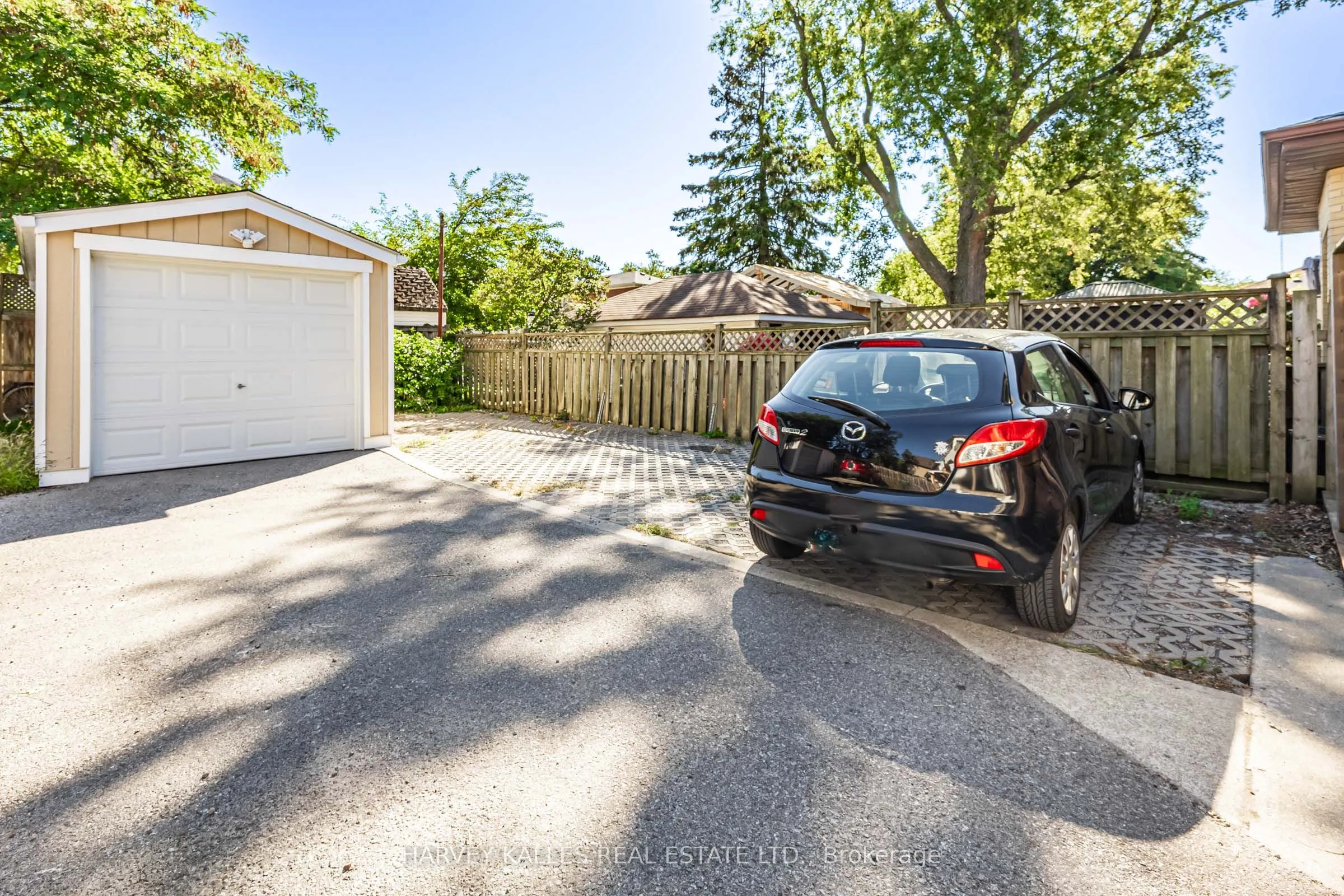 121 Blantyre Avenue