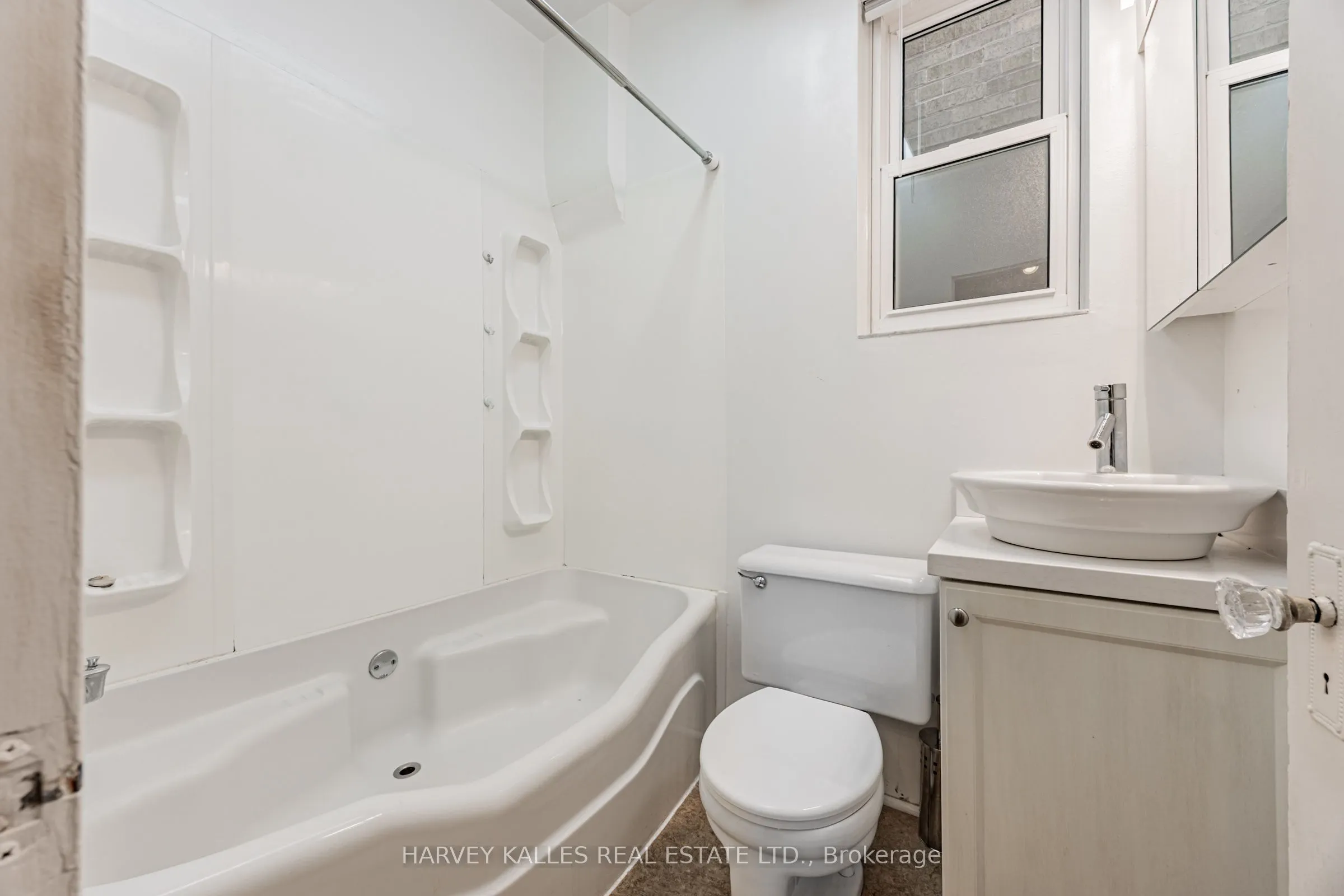 121 Blantyre Avenue