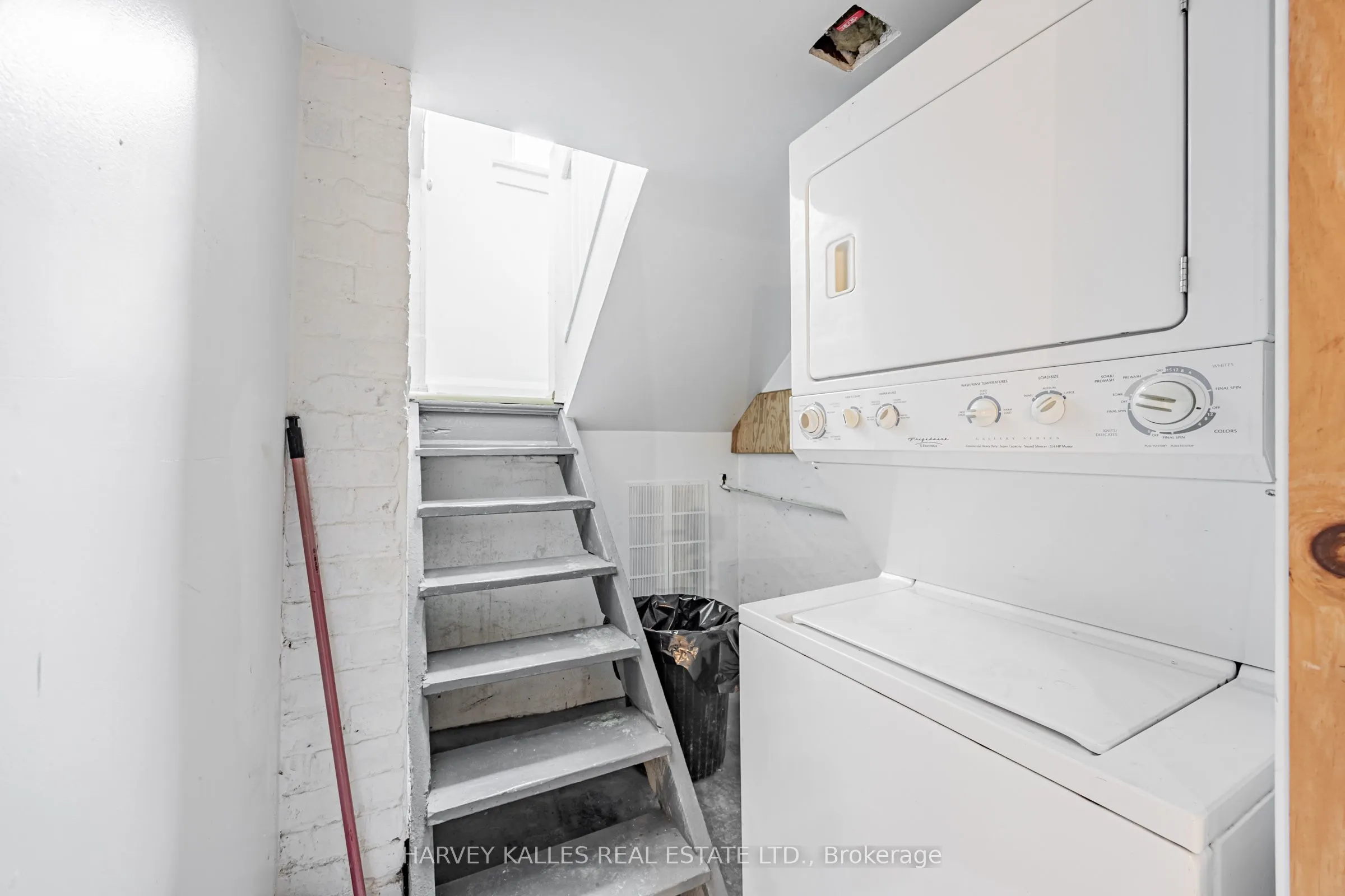 121 Blantyre Avenue