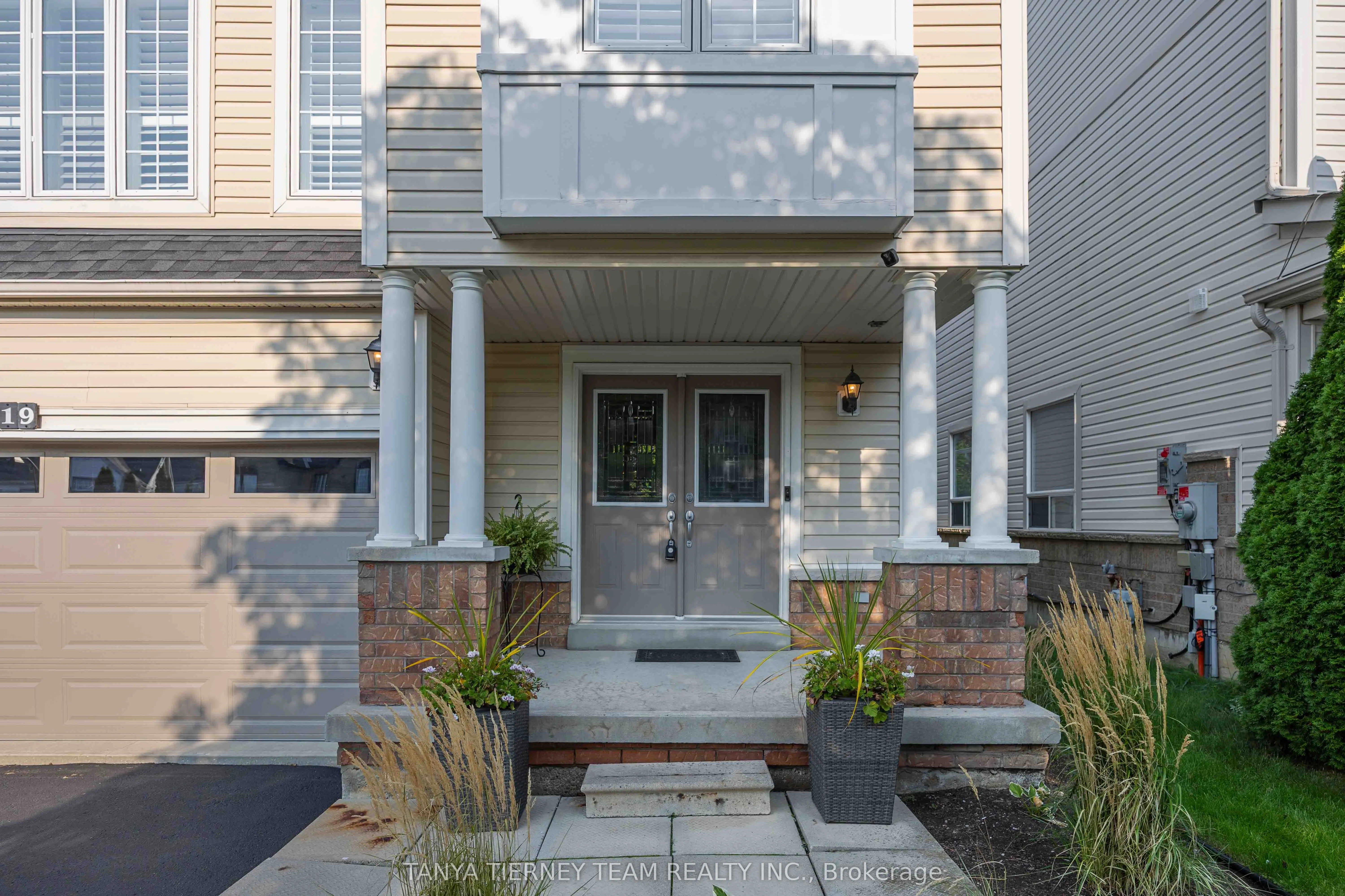 19 Teardrop Crescent