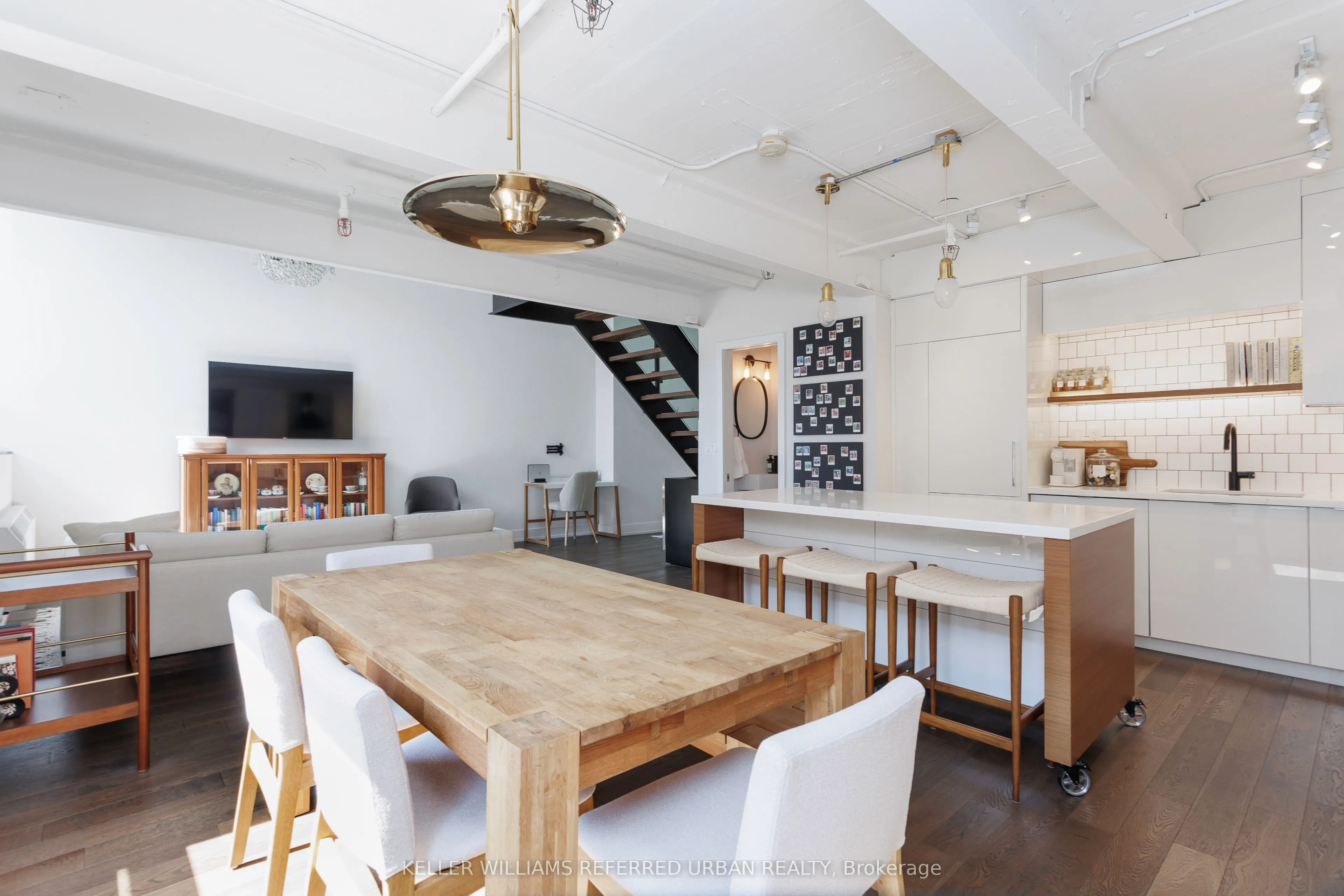 326 Carlaw Avenue, #106