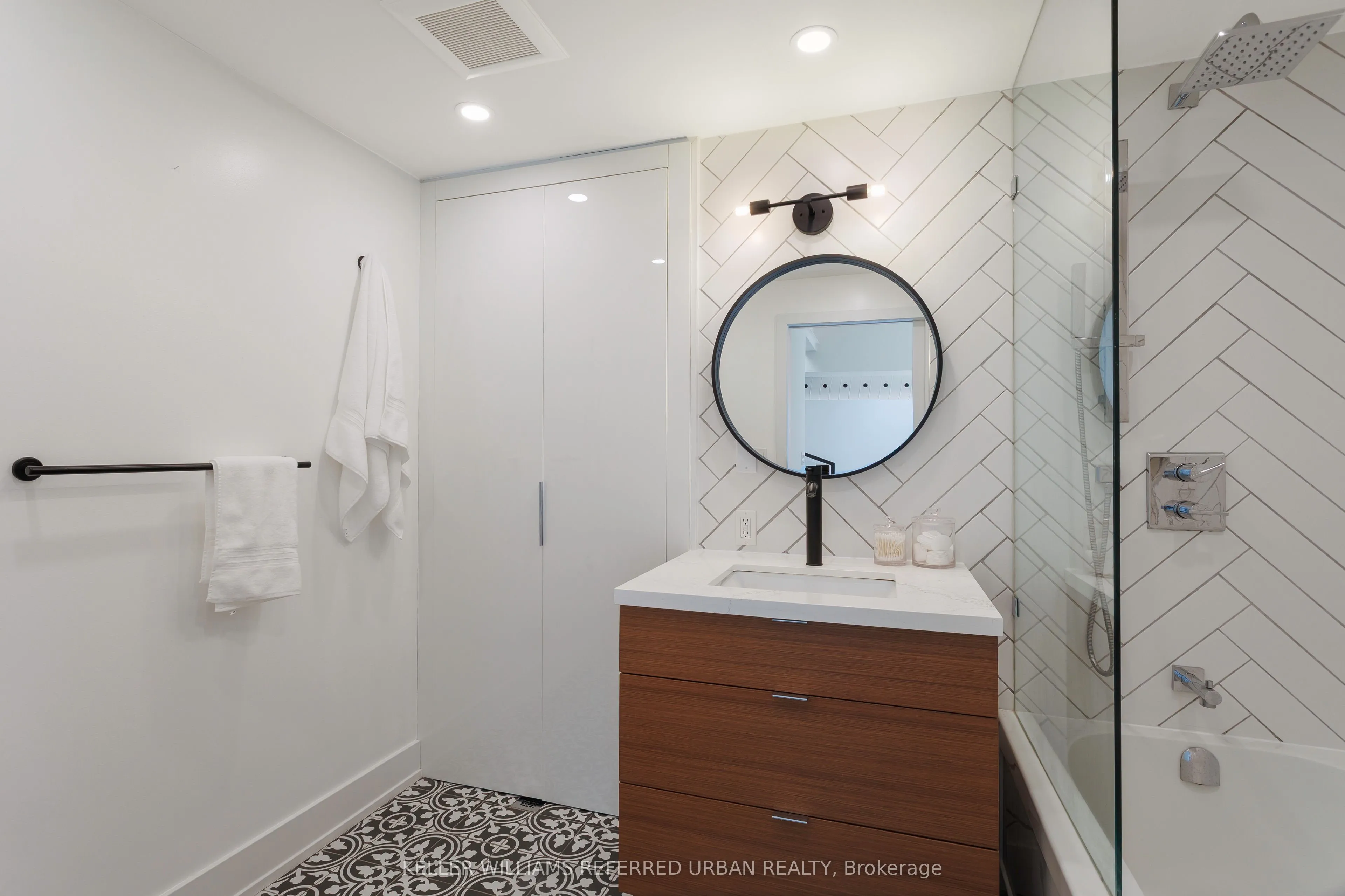 326 Carlaw Avenue, #106