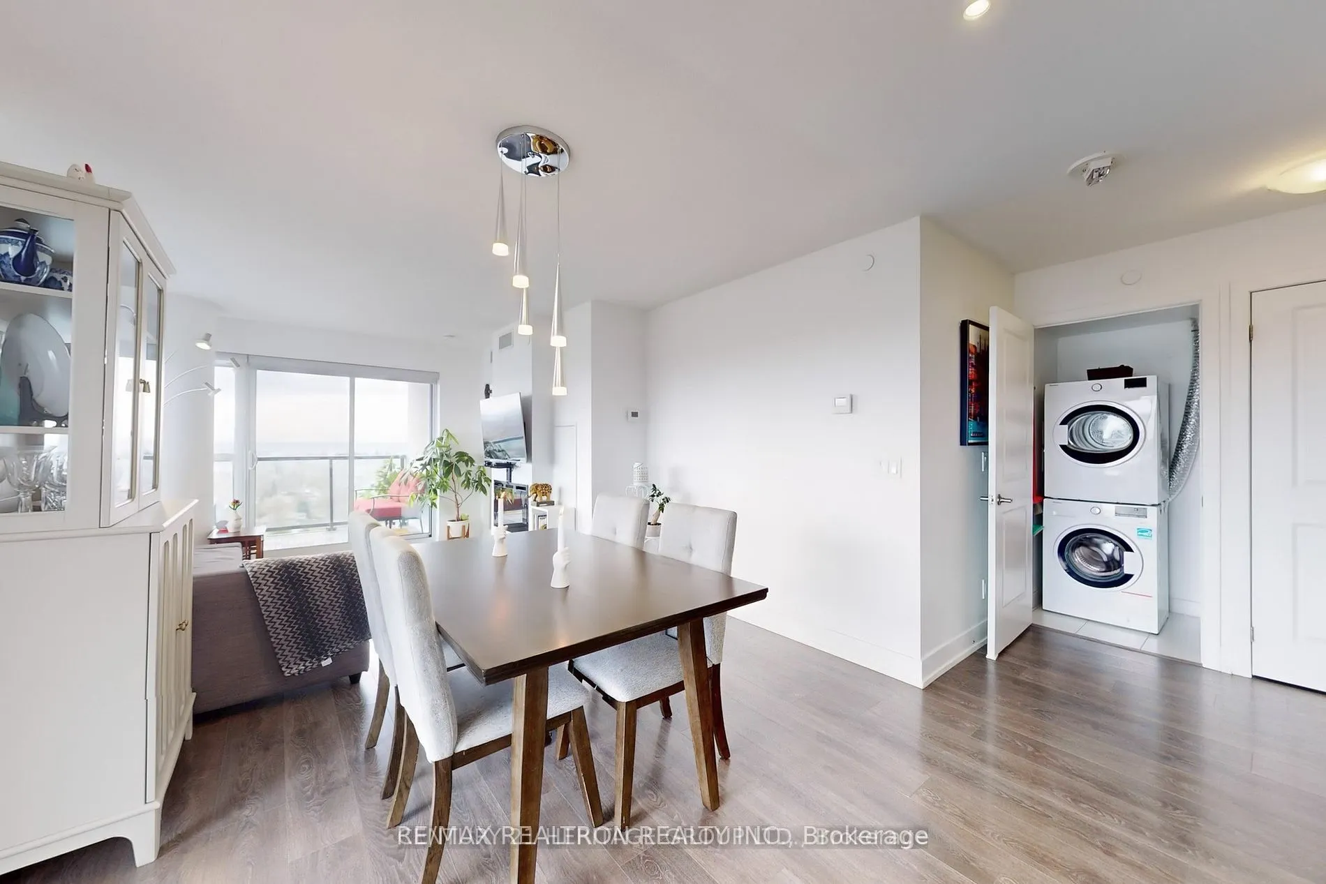 1255 Bayly Street, #1504