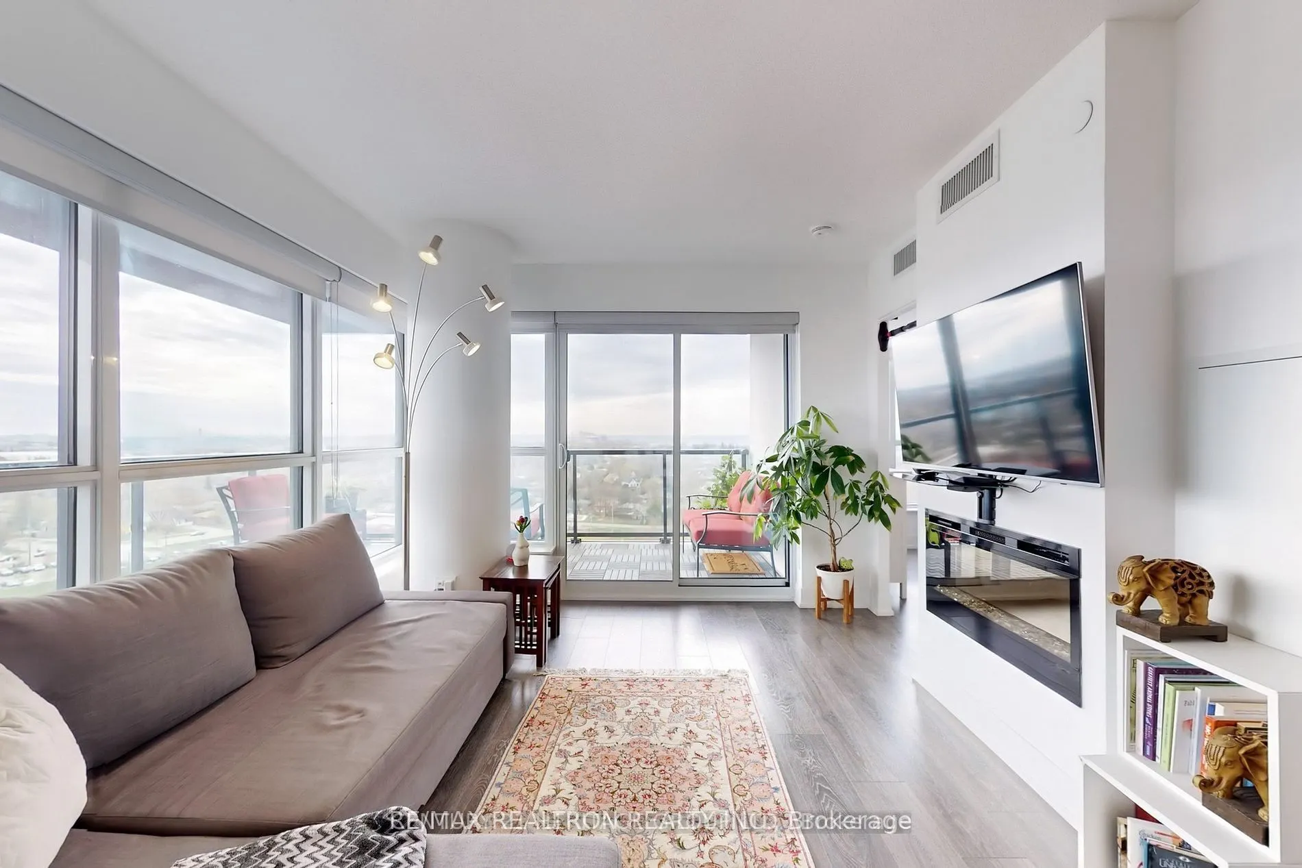 1255 Bayly Street, #1504