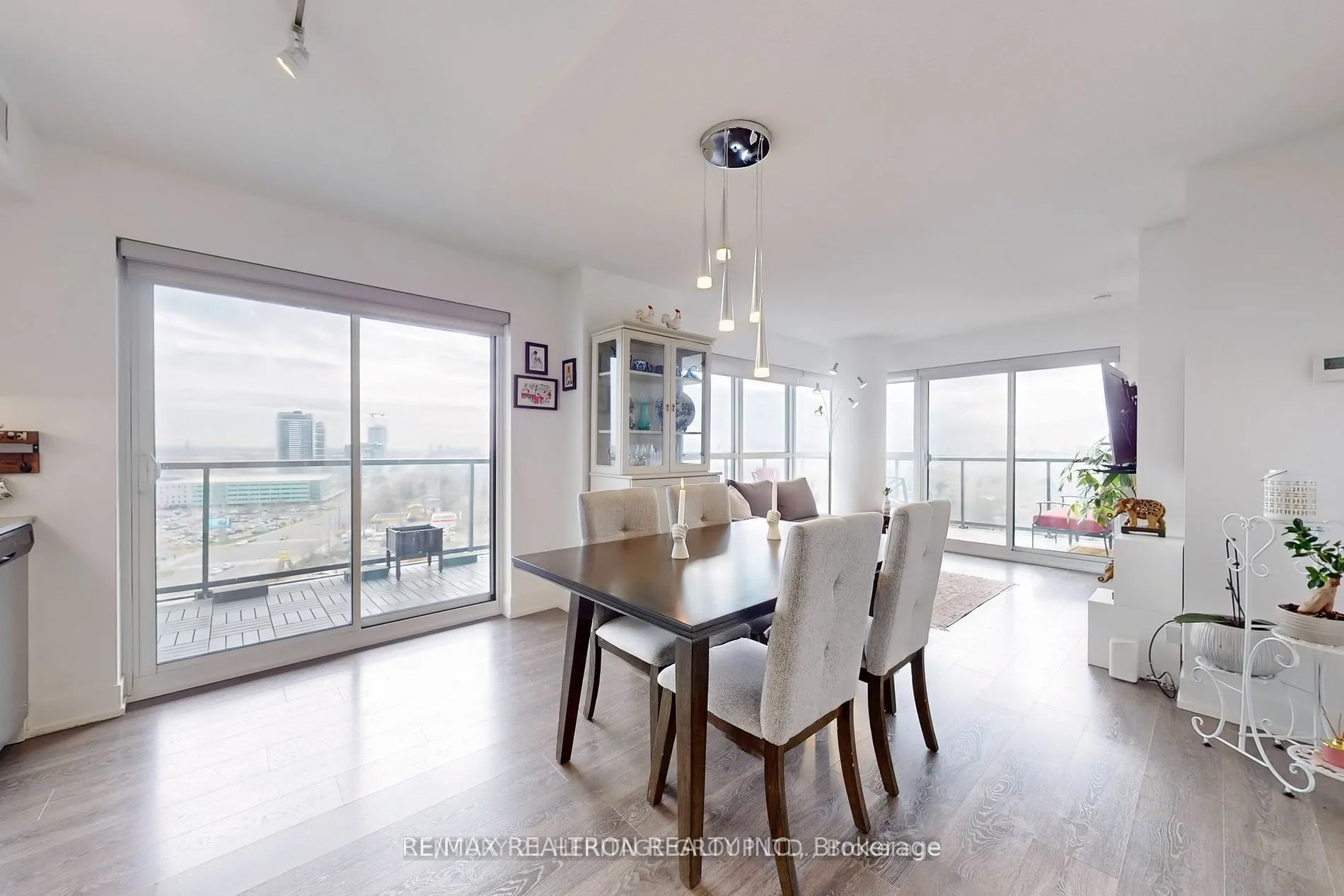 1255 Bayly Street, #1504