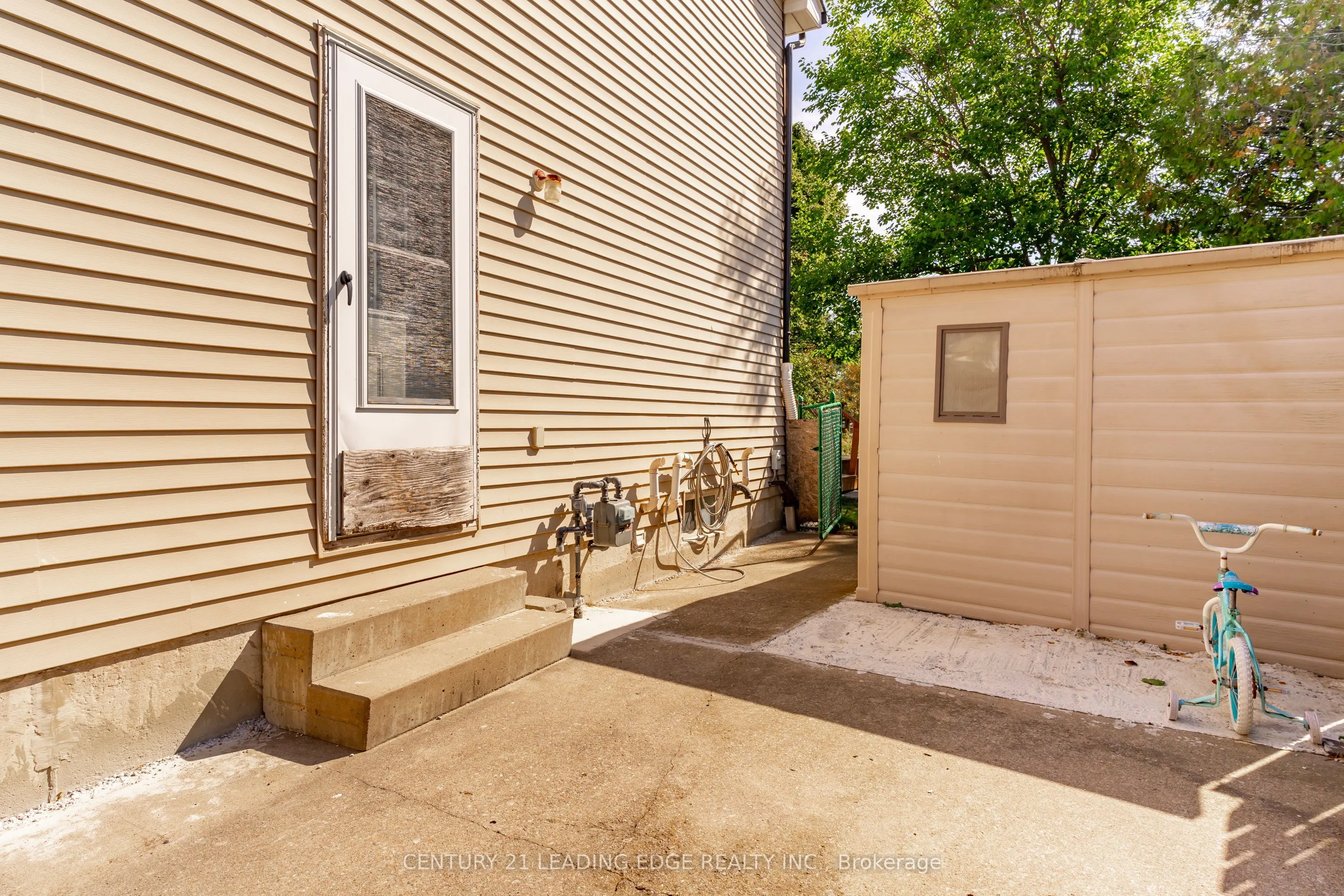 505 Lancelot Crescent