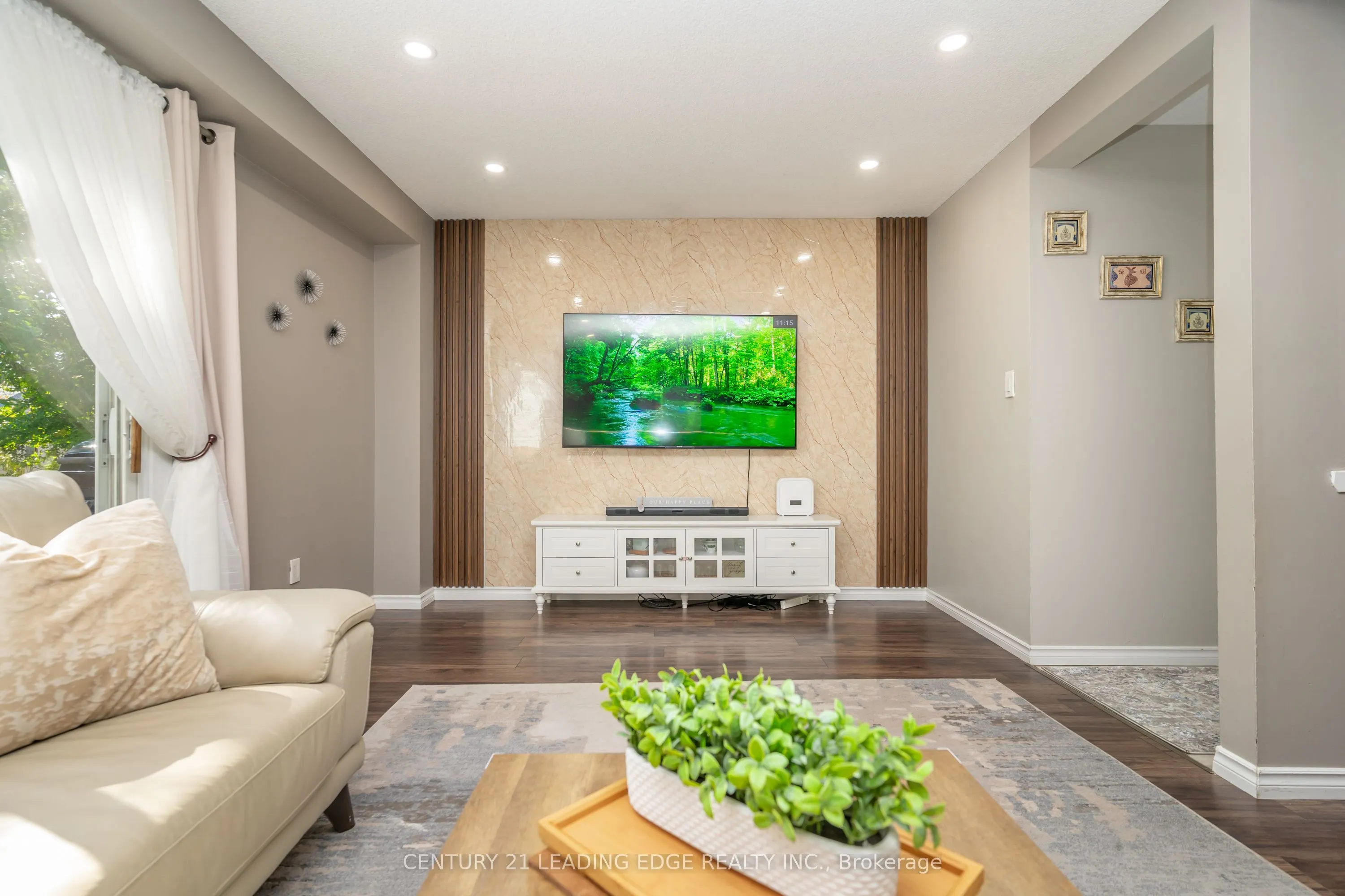 505 Lancelot Crescent