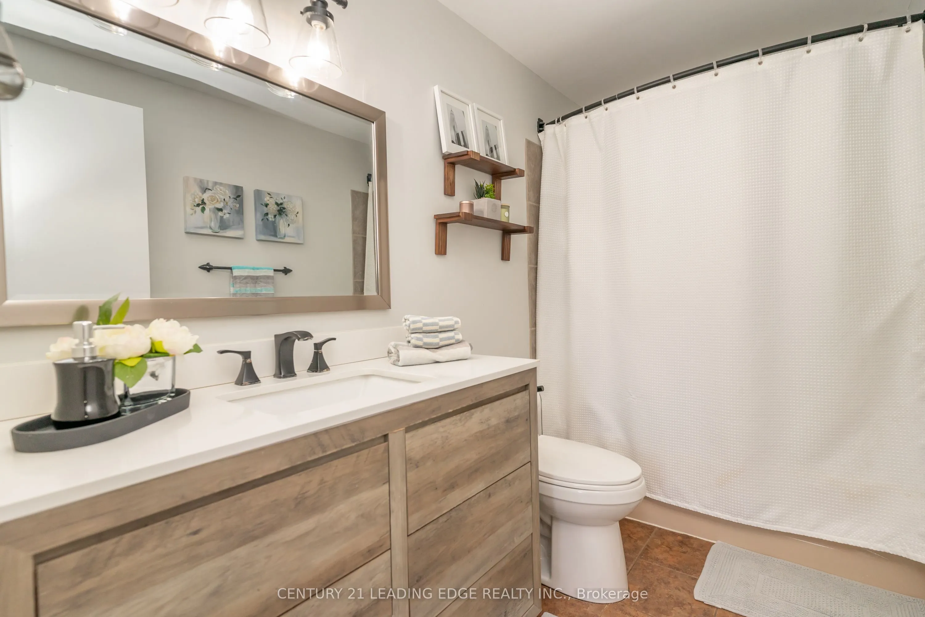 505 Lancelot Crescent