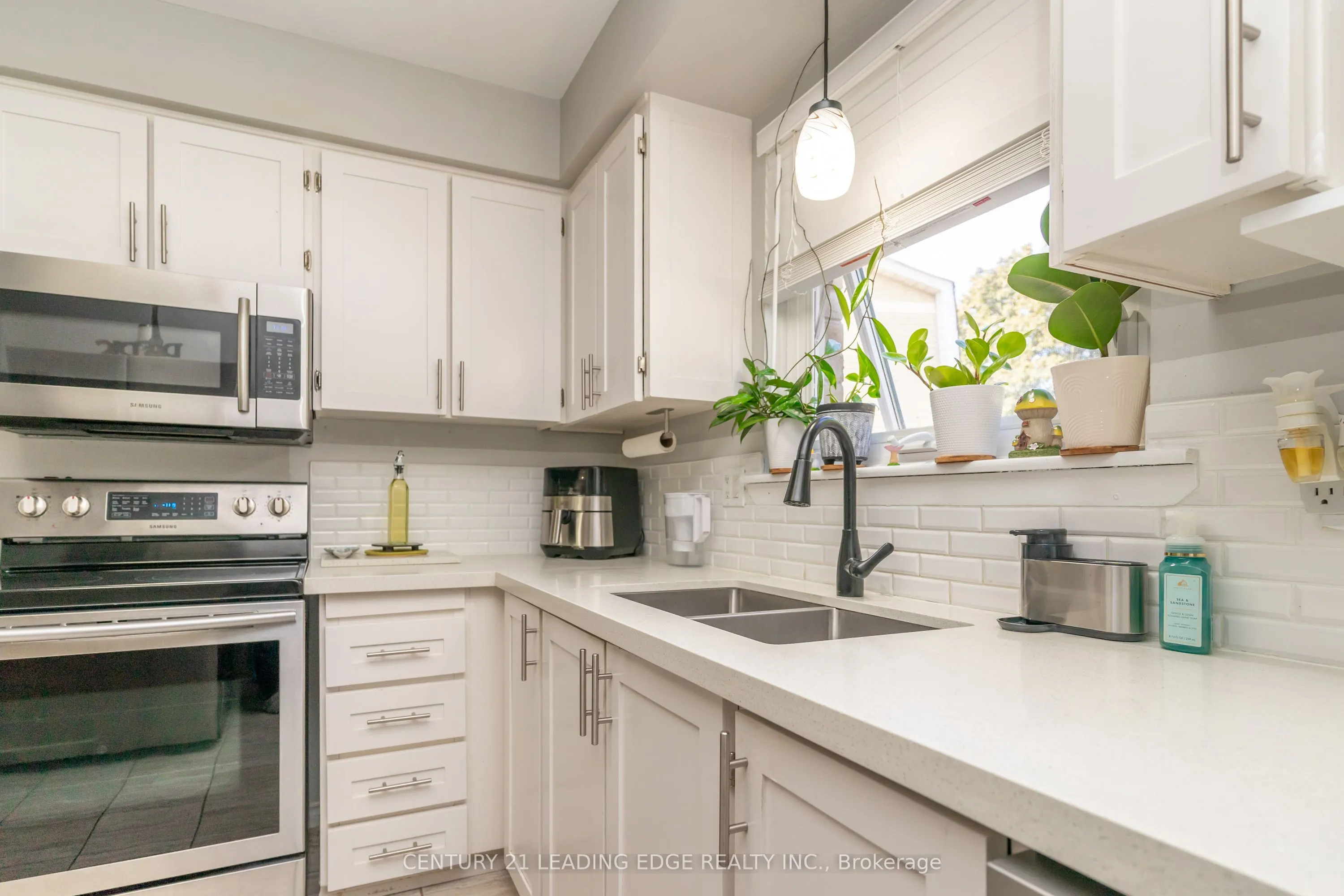 505 Lancelot Crescent
